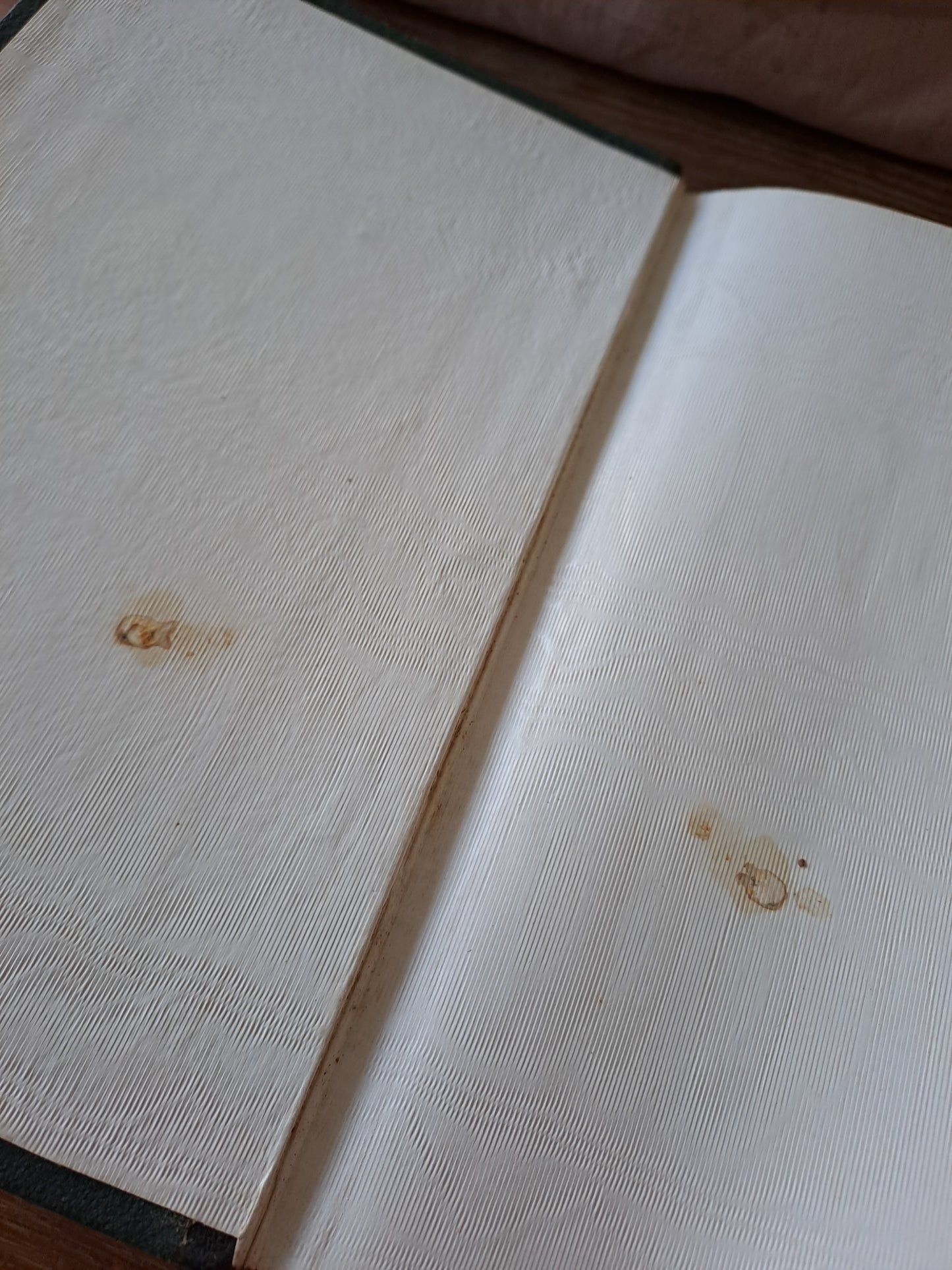 Vies des Saints pour tous les jours de l'année avec une pratique de piété pour chaque jour. Par F. P. B. 1867. Ancien livre vintage.