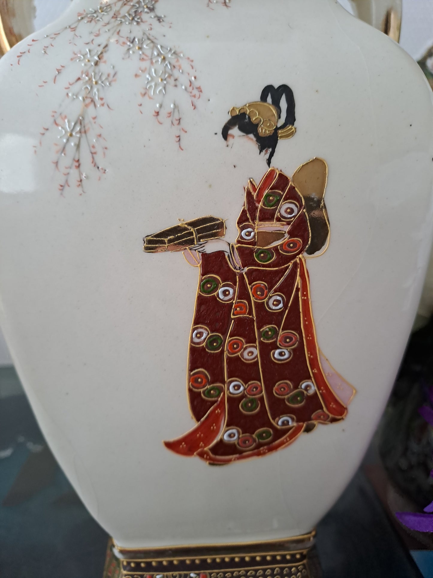 Paire de Vases En Porcelaine japonaise.