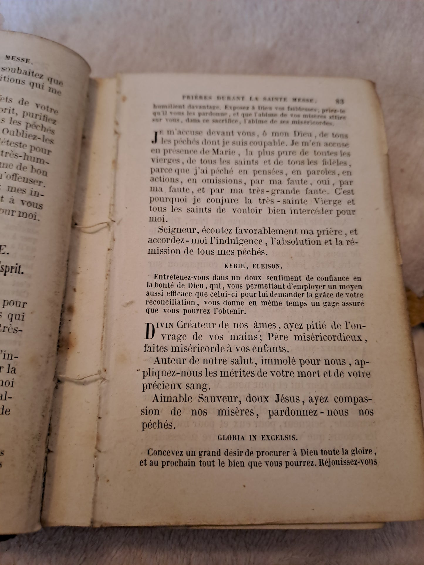 Paroissien à l'usage des diocèses qui suivent le rite de Paris contenant les offices de tous les dimanches.....
