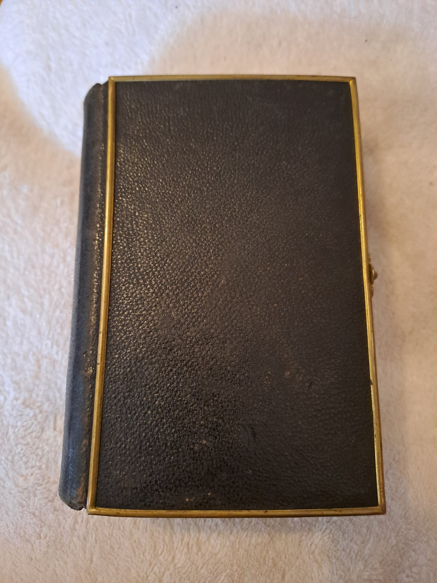 Paroissien à l'usage des diocèses qui suivent le rite de Paris contenant les offices de tous les dimanches.....