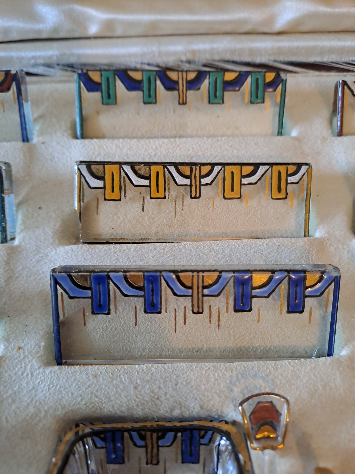 Salerons et porte-couteaux. Art deco. Années 20. Signé.