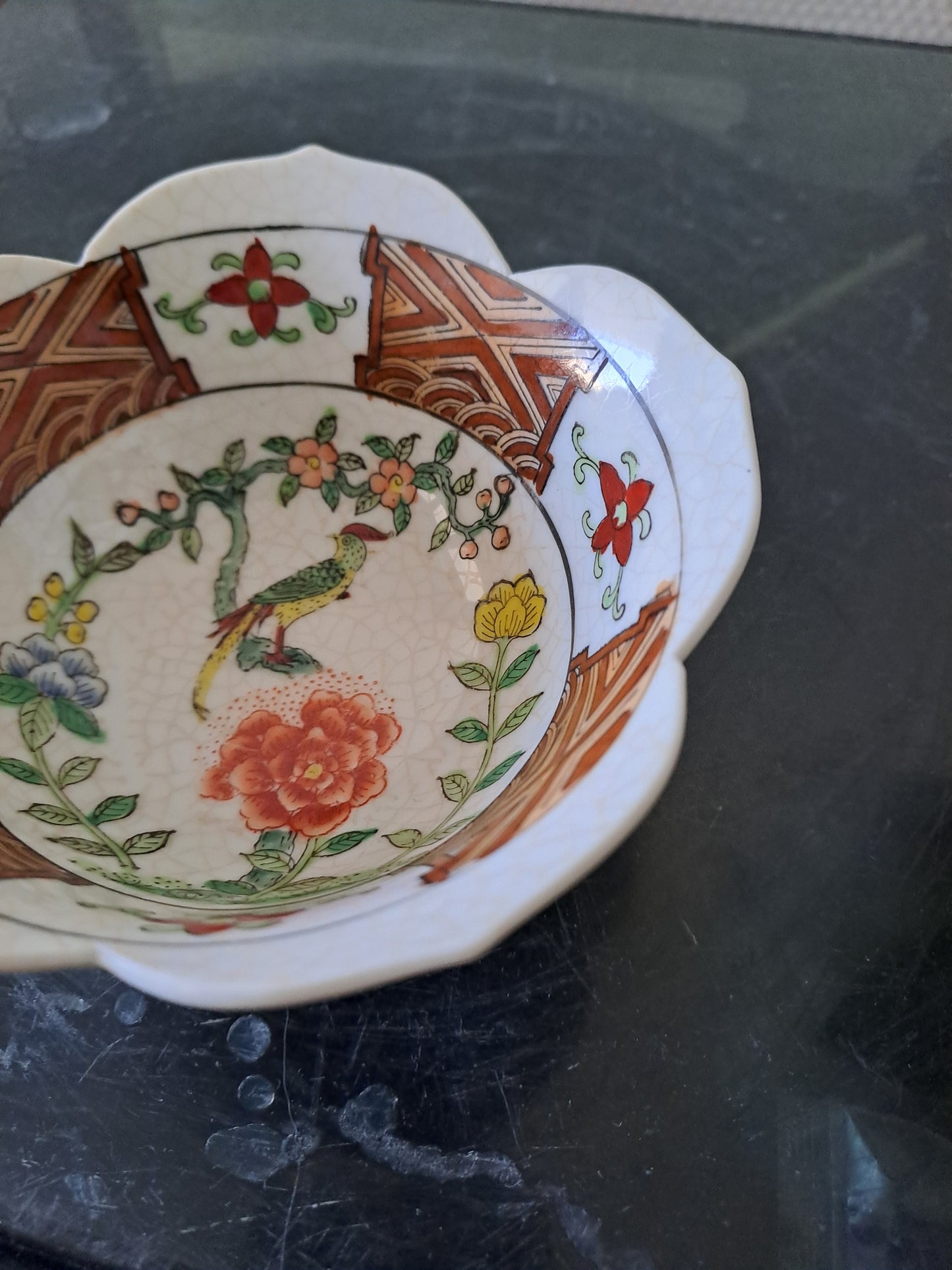 Bol  Porcelaine. Chine. Oiseau Branché. Signé En Rouge À Identifier.