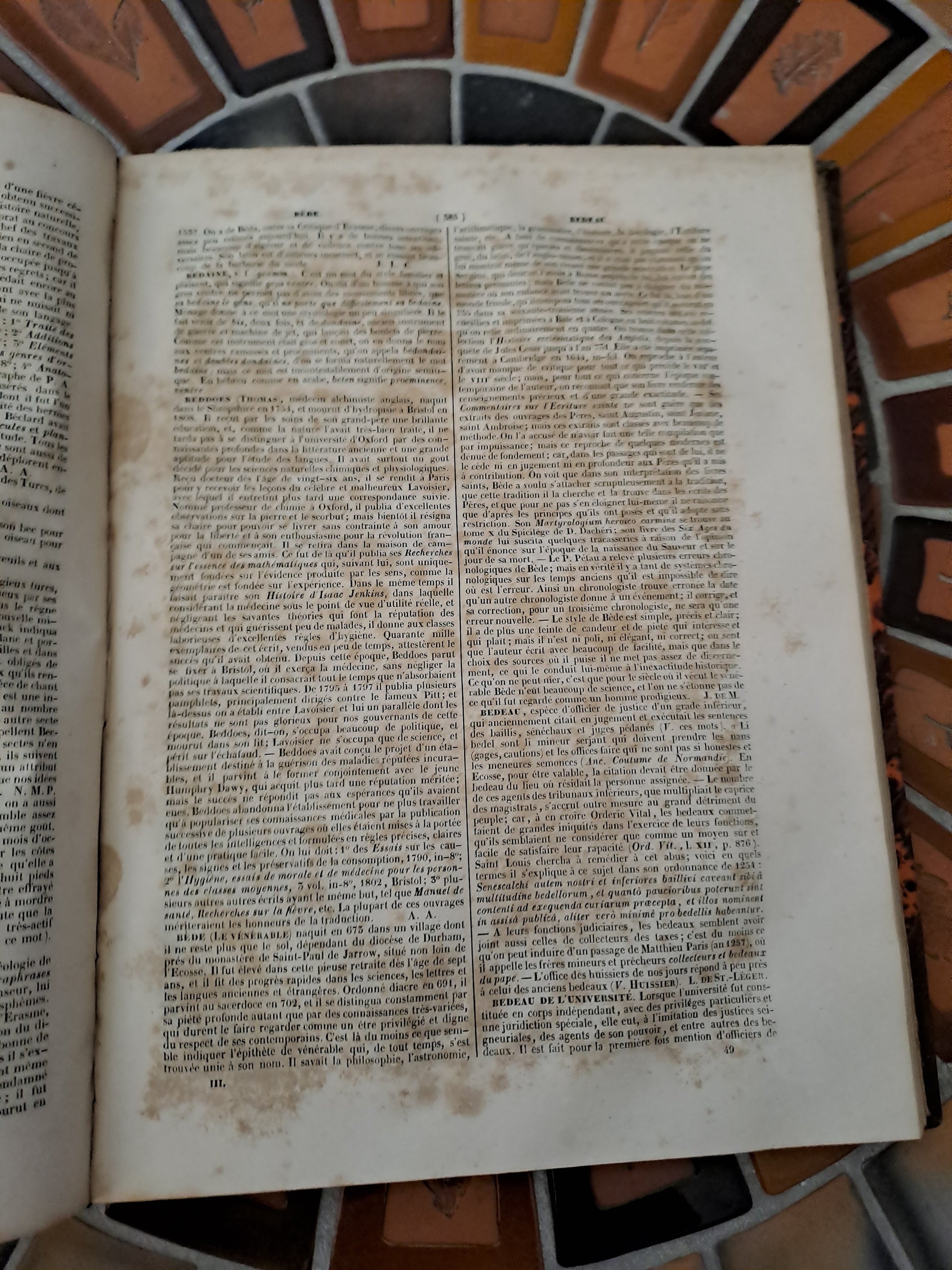 Encyclopedie Catholique.

Répertoire universel et raisonné des sciences, des sciences, des lettres, des arts et des métiers, formant une bibliothèque universelle.

Publiée sous la direction de :
De M. Abbé Glaire,
Professeur d'hébreu à la Sorbonne,
De M. Le Vte walsh,
Et d'un comité d'orthodontie.

1841.

Tome 3.

Athan - Bolom.

Ouvrage en bel état.
Jaunit, ne gênant en rien la lecture.
Les photos font offices de description.
Couverture cartonnée, papiers ayant des déchirures.


Parent-desbarres, éditeur, 