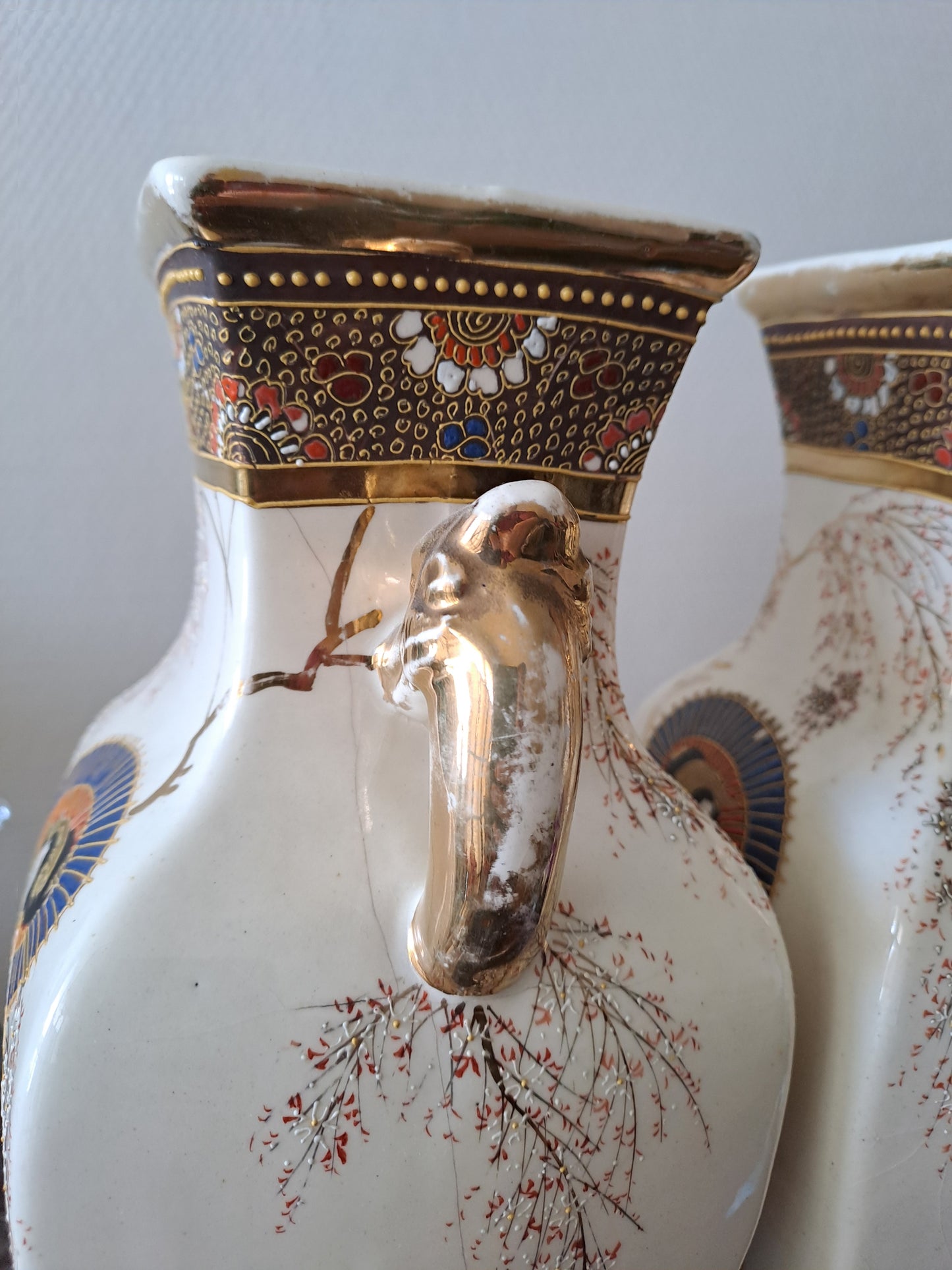 Paire de Vases En Porcelaine japonaise.