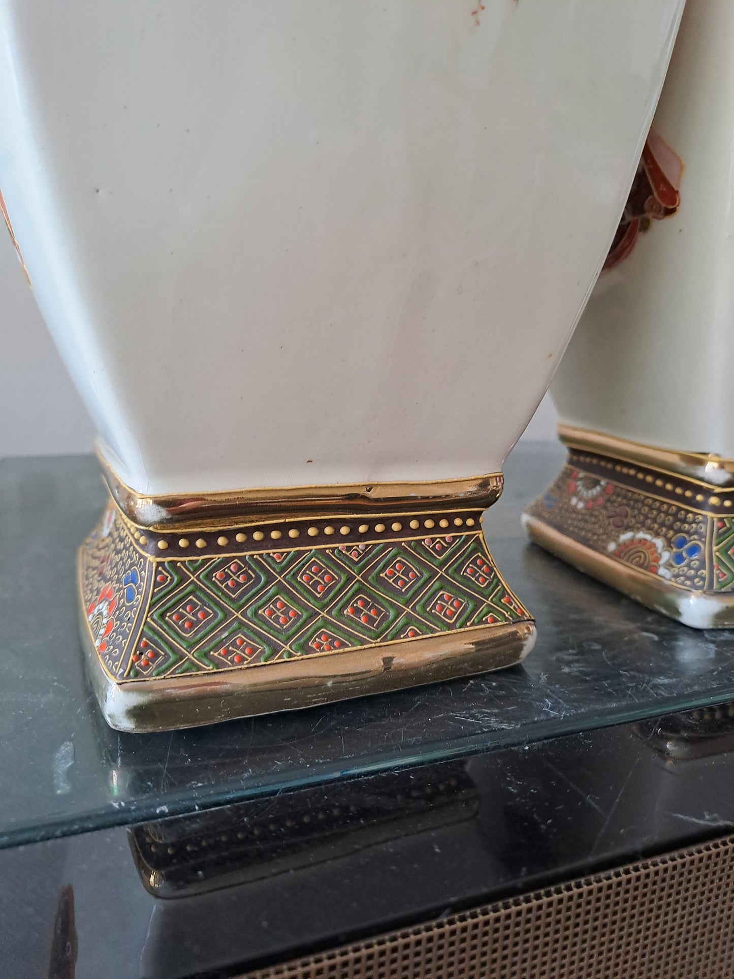 Paire de Vases En Porcelaine japonaise.