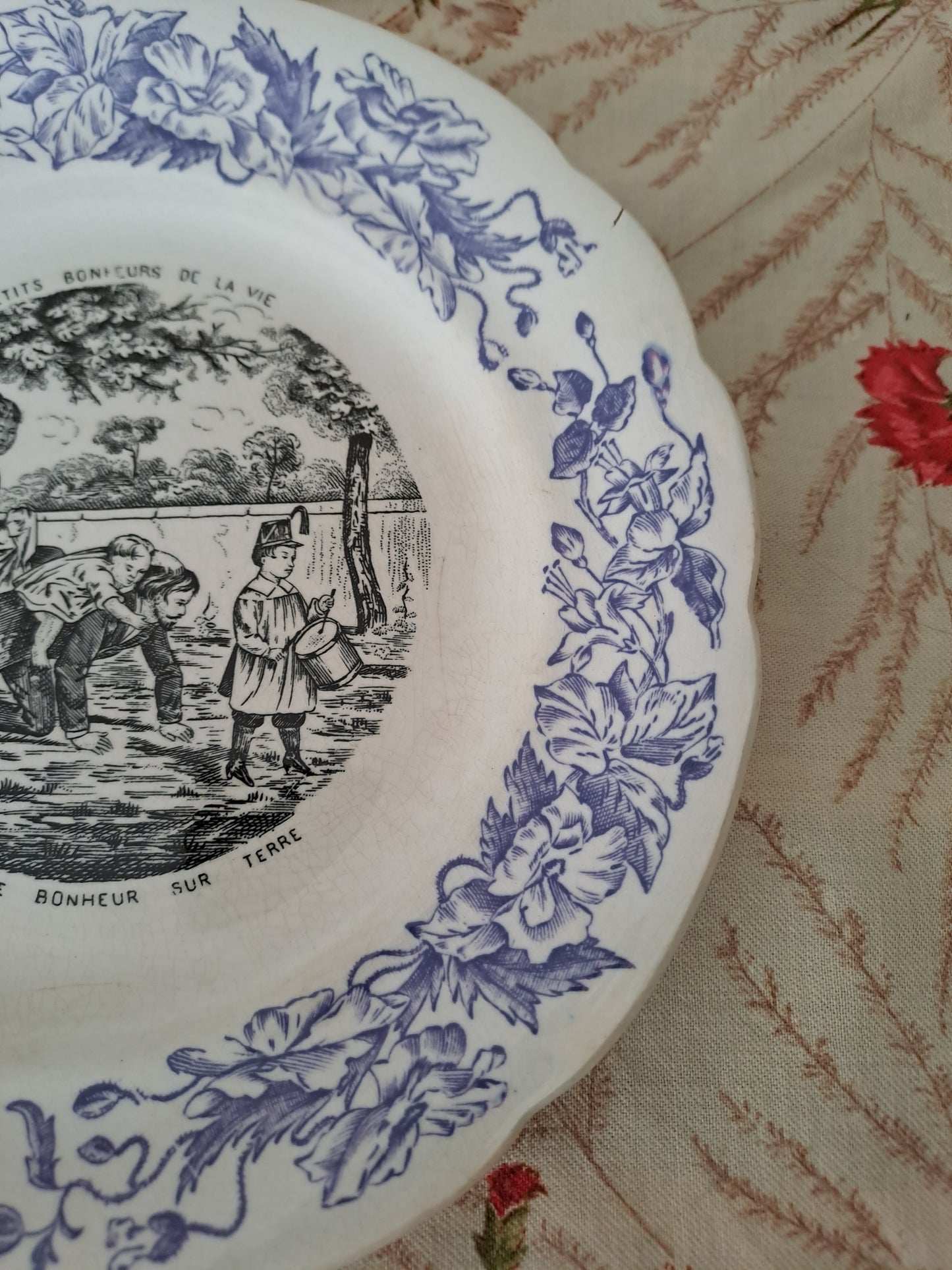 Assiette décorative Parlante. Les petits bonheurs de la vie. N°11. Choisy Le Roi.