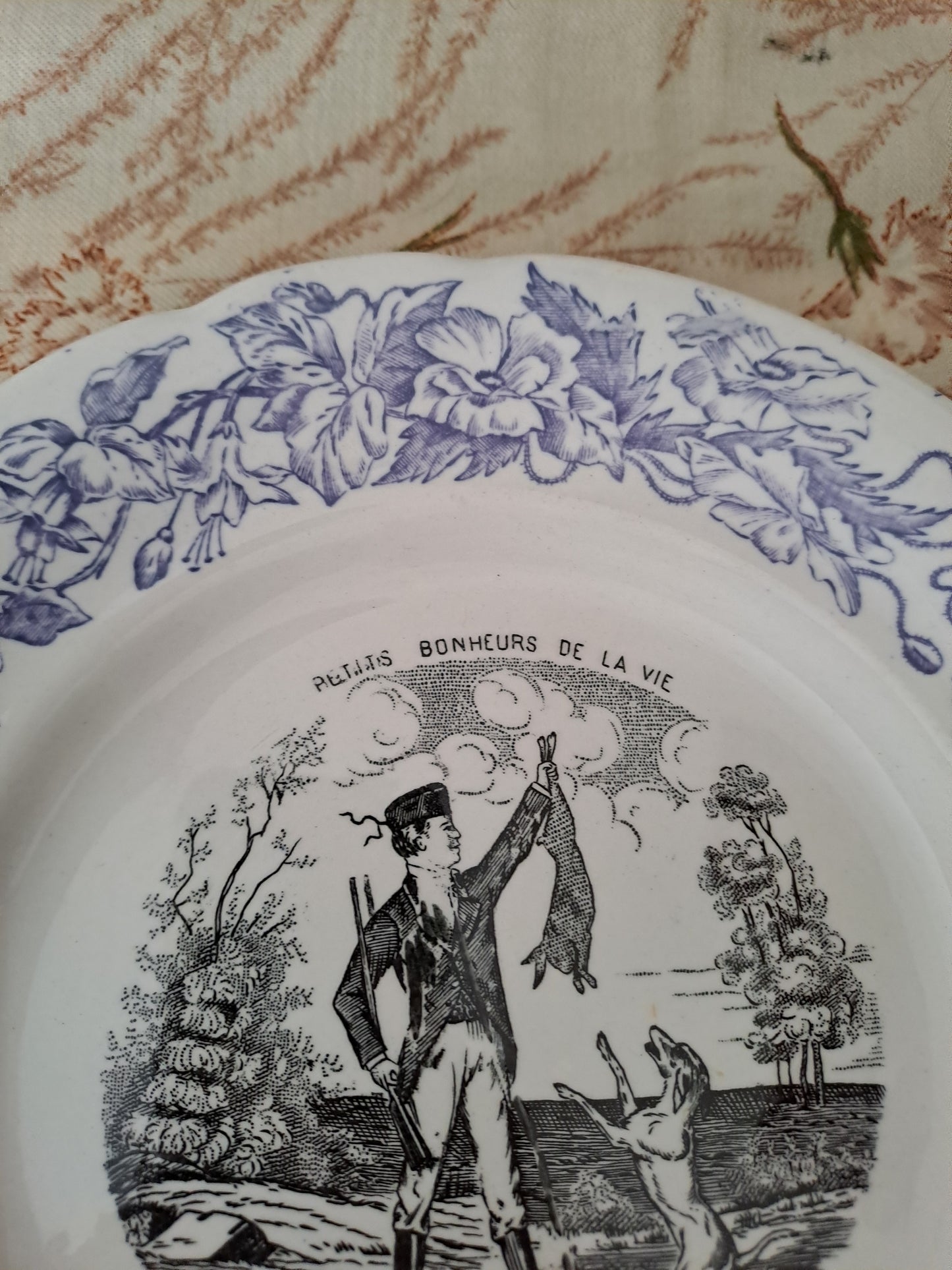 Assiette décorative Parlante. Les petits bonheurs de la vie. N°8. Choisy Le Roi.