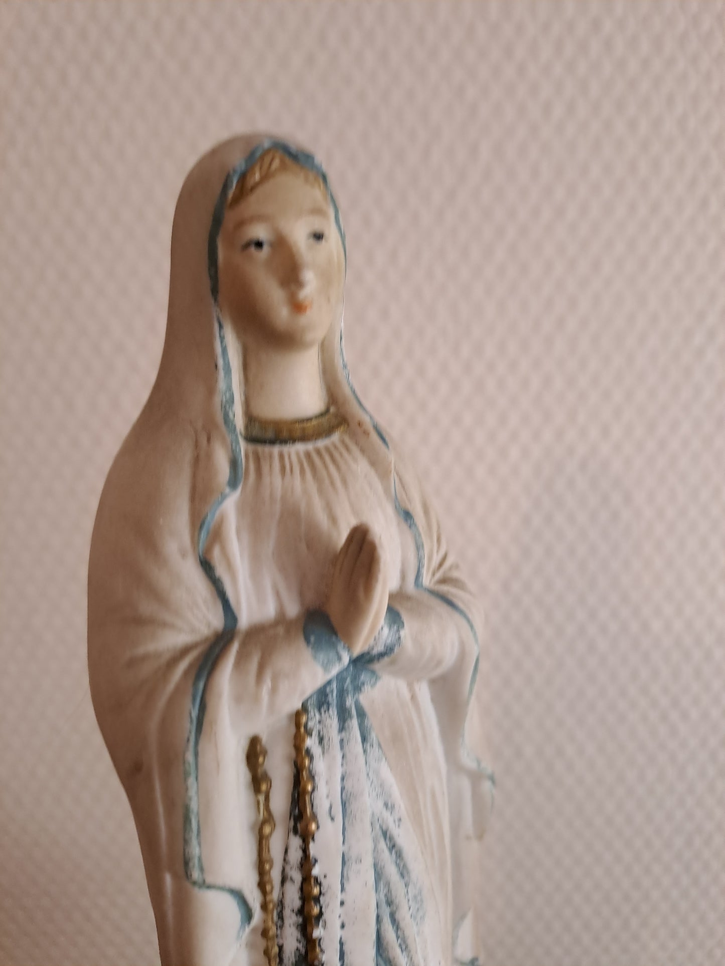 Statue apparition Notre-Dame de Lourdes à Sainte-Bernadette. Porcelaine. Ancien