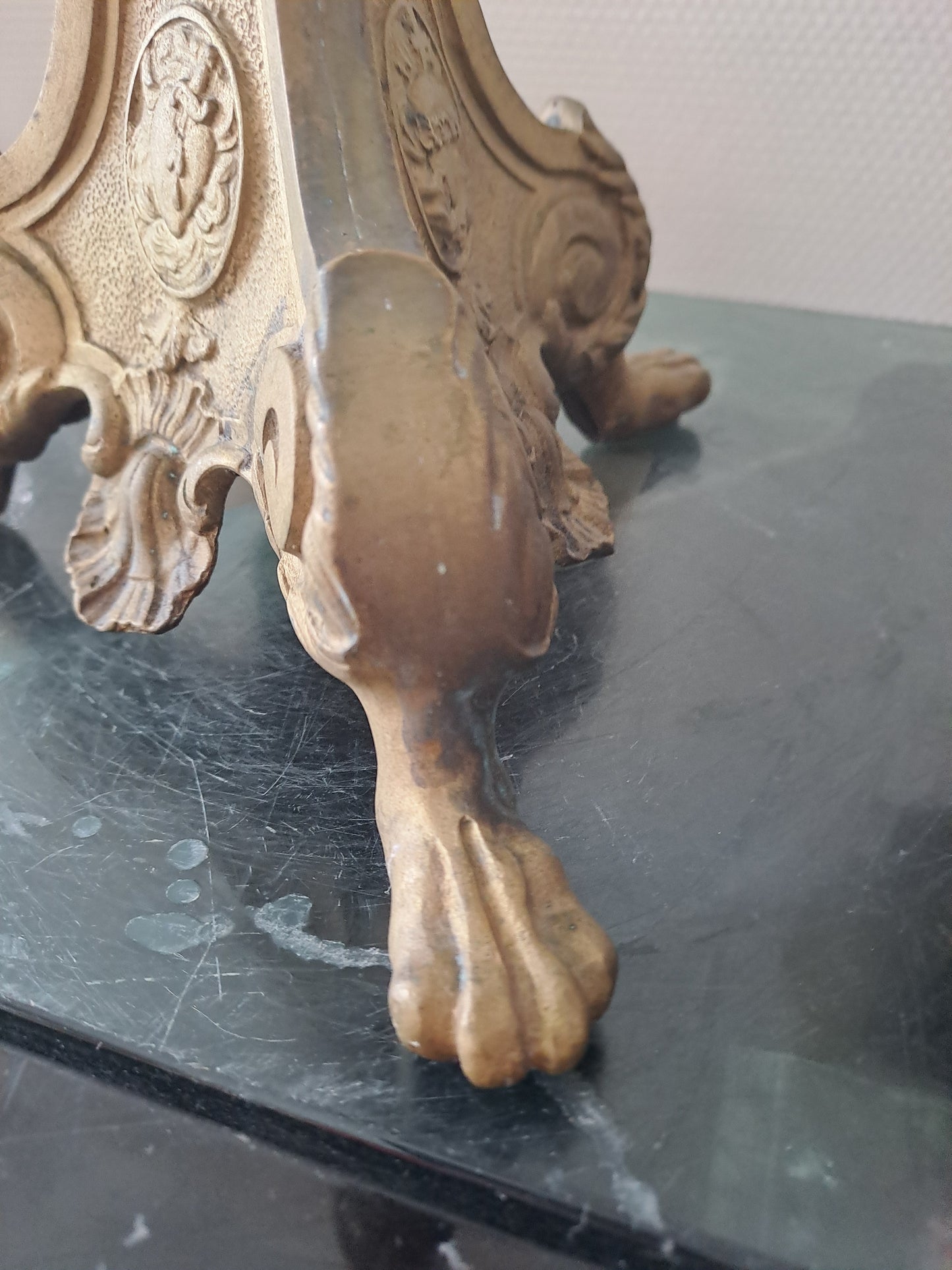 Pique cierge D'Église. En laiton et bronze.