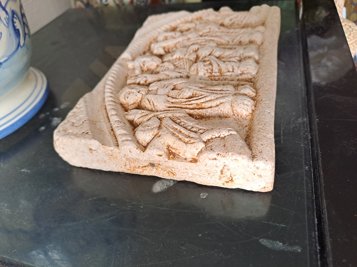 Carreau représentant Jésus Roi de gloire, Saint Pierre et Saint Jean.