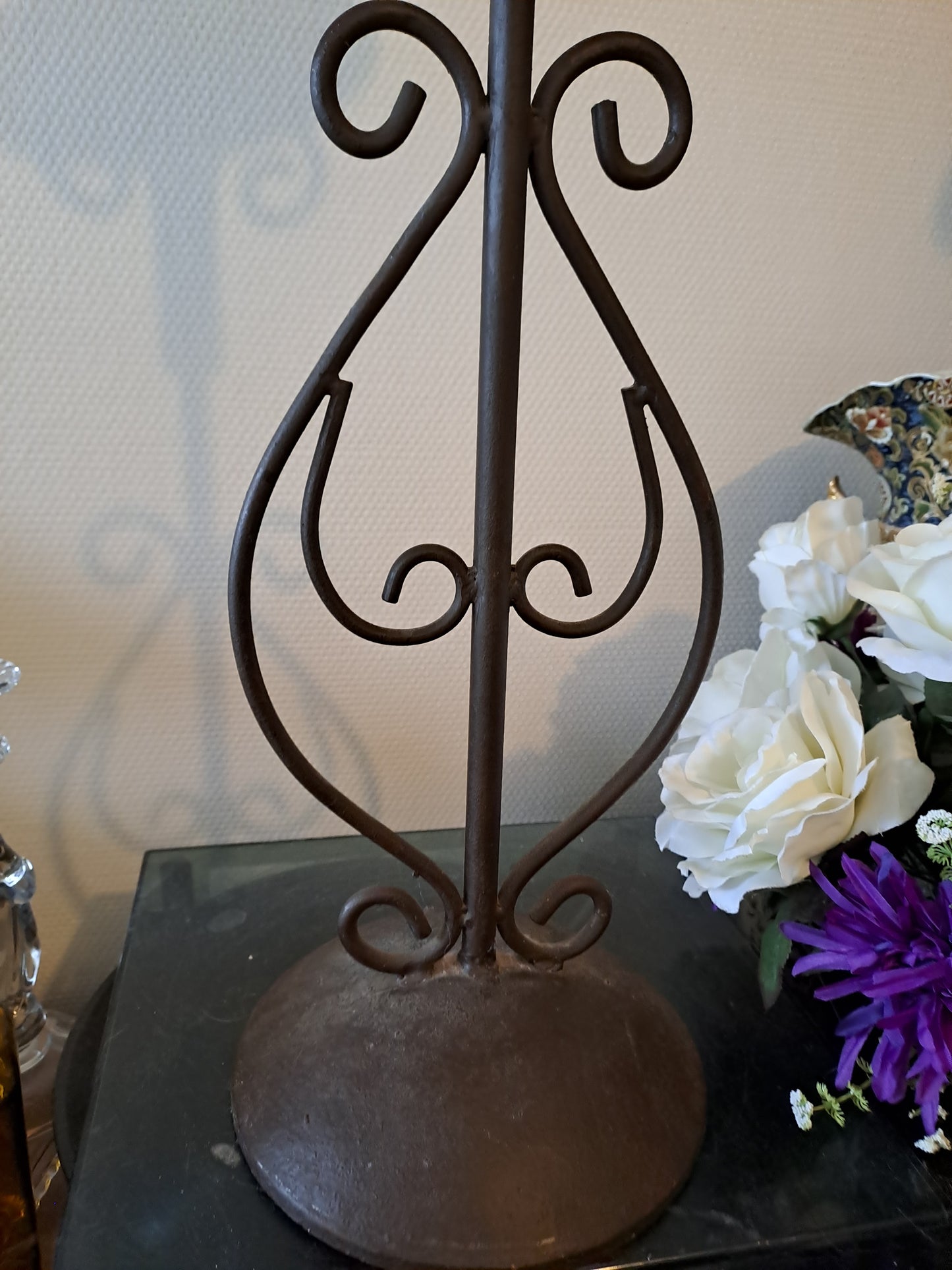 Pique-cierges en fer forgé.