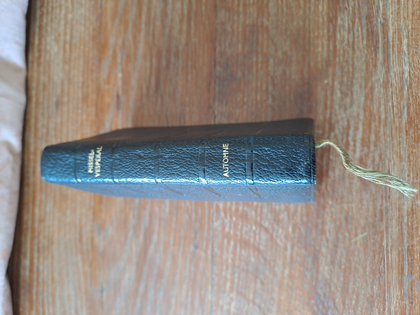 Missel vespéral des quatres saisons. Automne. Ancien livre de prières catholique vintage