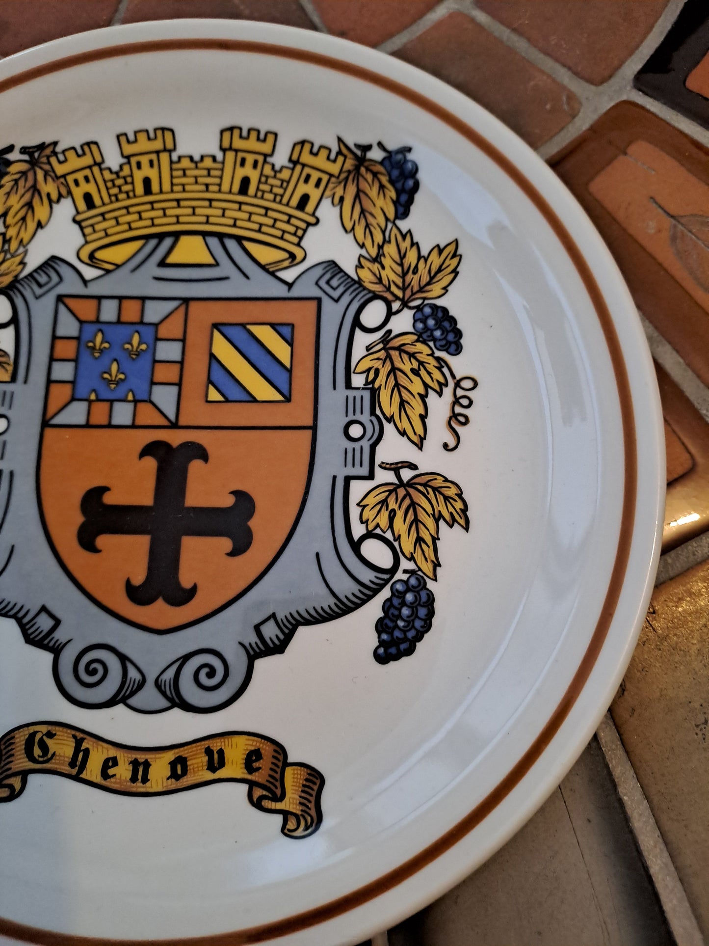Assiette Blason Chenôve Pillivuyt Decor Grand Feu 20 Cm. Ancien décoration vintage 