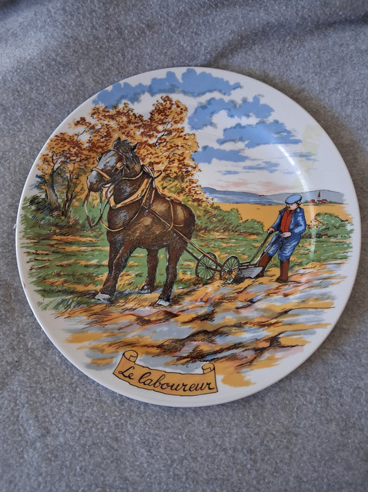 Assiette decorative anciens metiers de France Le Laboureur. Ancien decoration vintage.