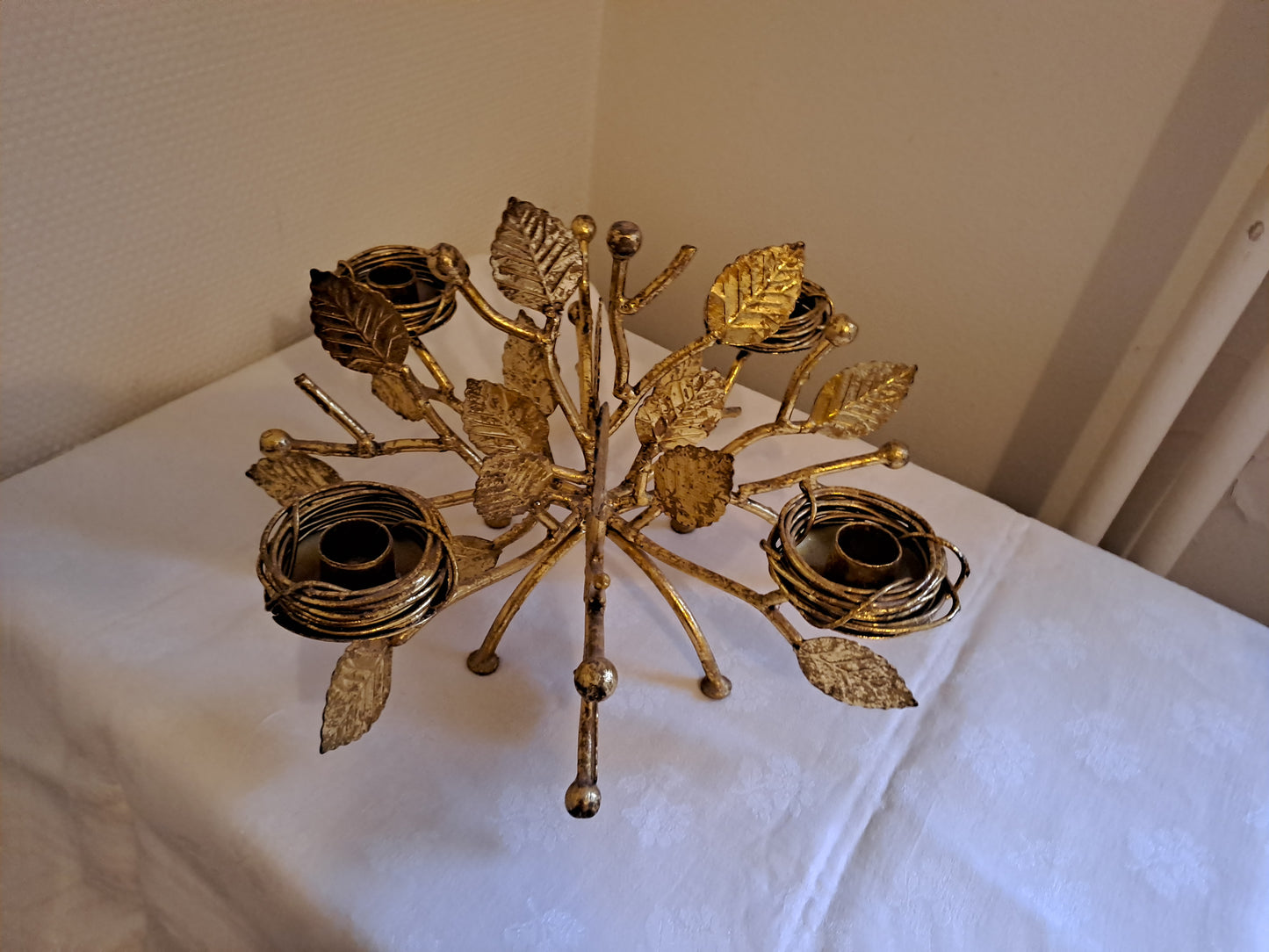 Bougeoirs 4 feux. Feuilles doré. Ancien décoration vintage.