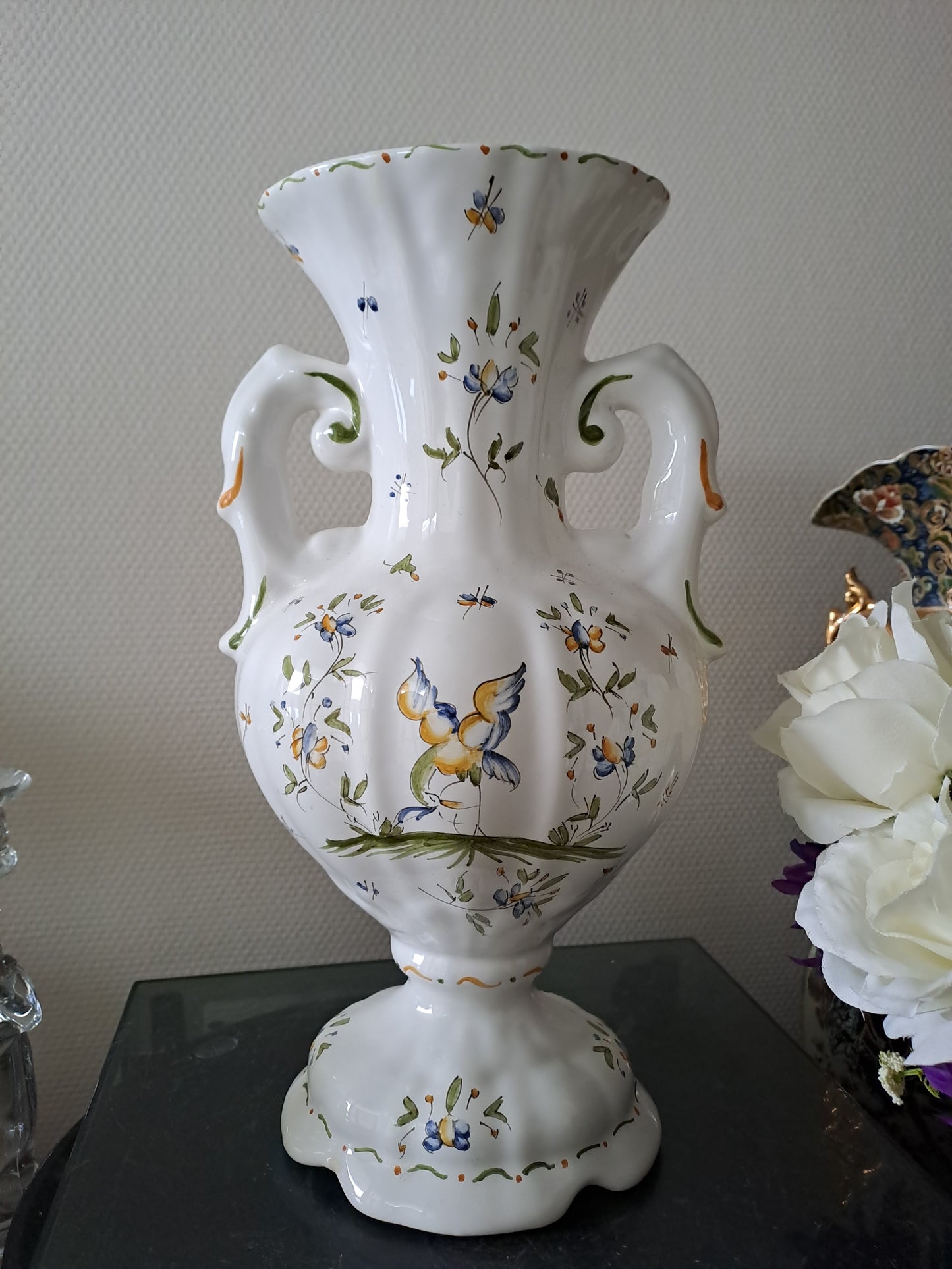 Vase Moustiers. Peint à la main.