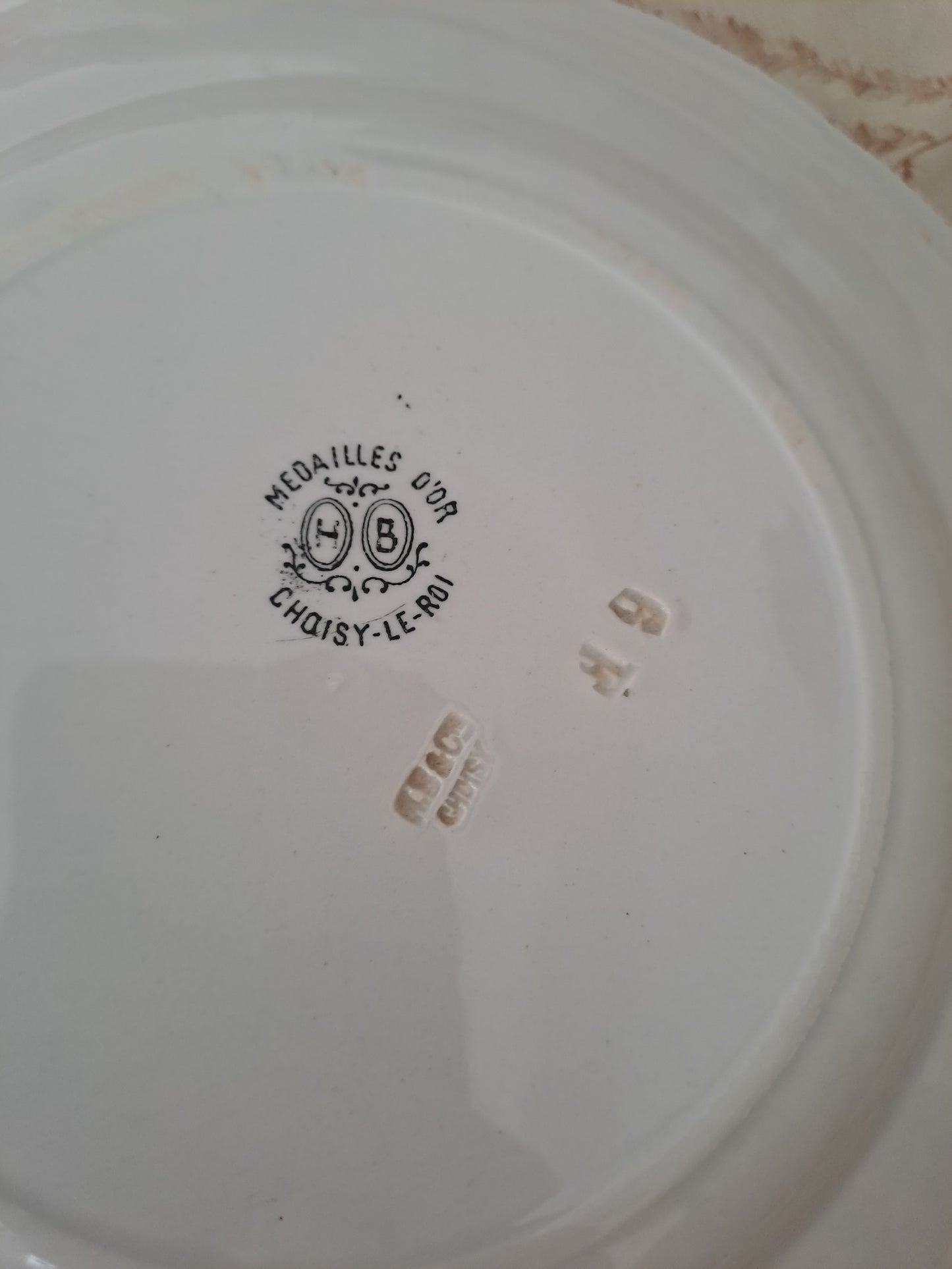 Assiette décorative Parlante. N°5. Les petits bonheurs de la vie. Faïence. H. B. Choisy Le Roi.