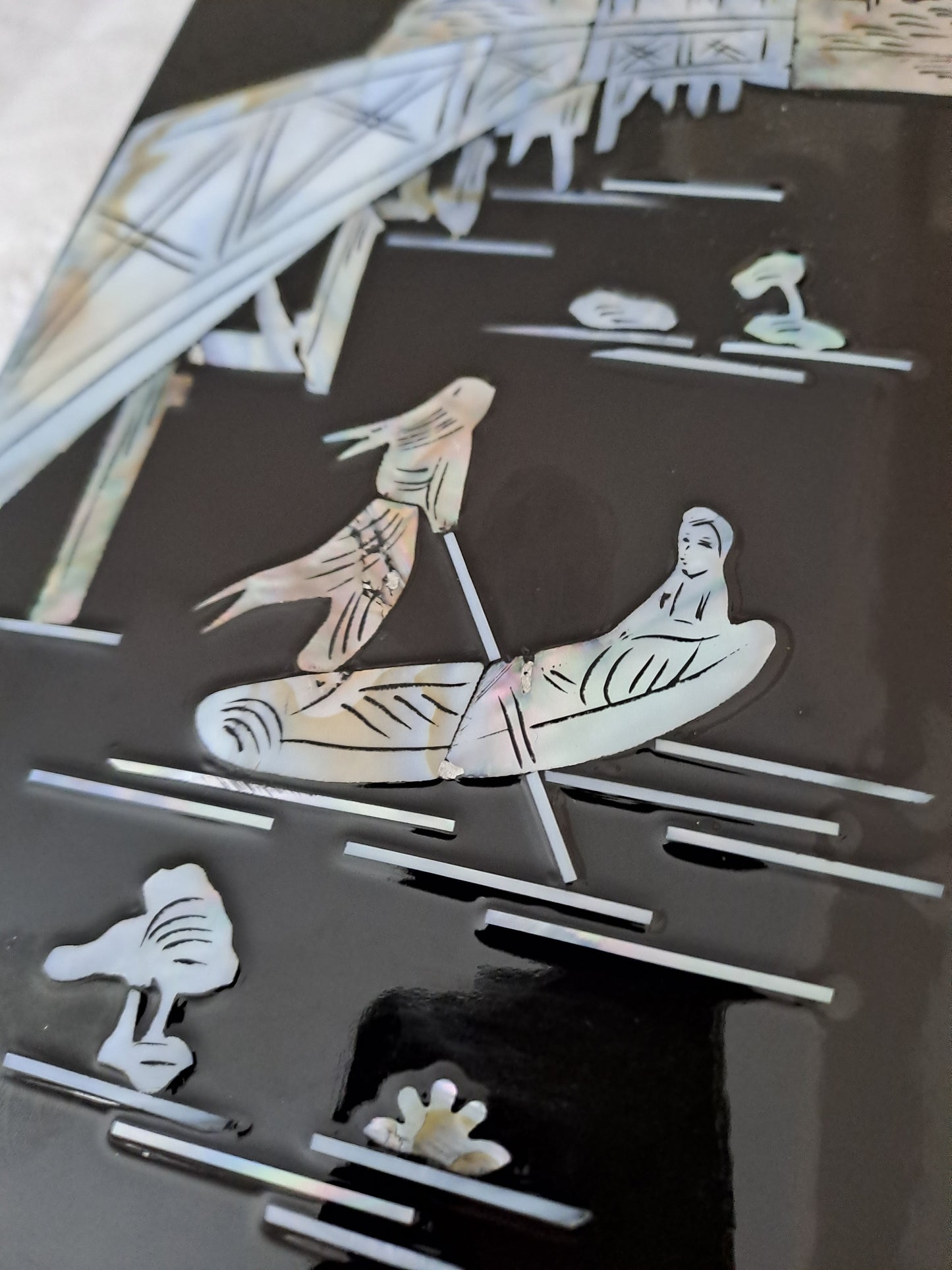 Panneau De Laque Marquetés Instration De Nacre.