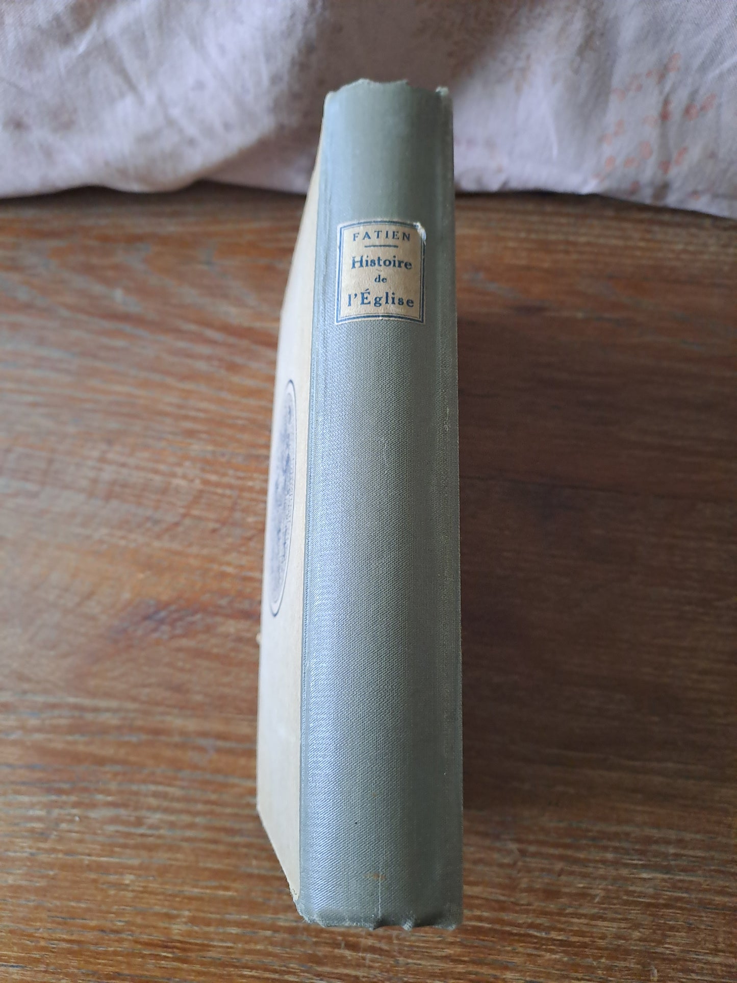 Histoire de l'église précédée d'une révision d'histoire Sainte et d'un abrégé de la vie de Notre-Seigneur Jésus-Christ et d'un suivie d'un précis de liturgie. 1923. Imprimatur.