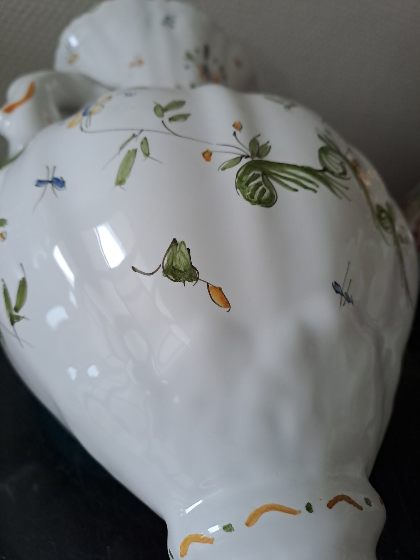 Vase Moustiers. Peint à la main.