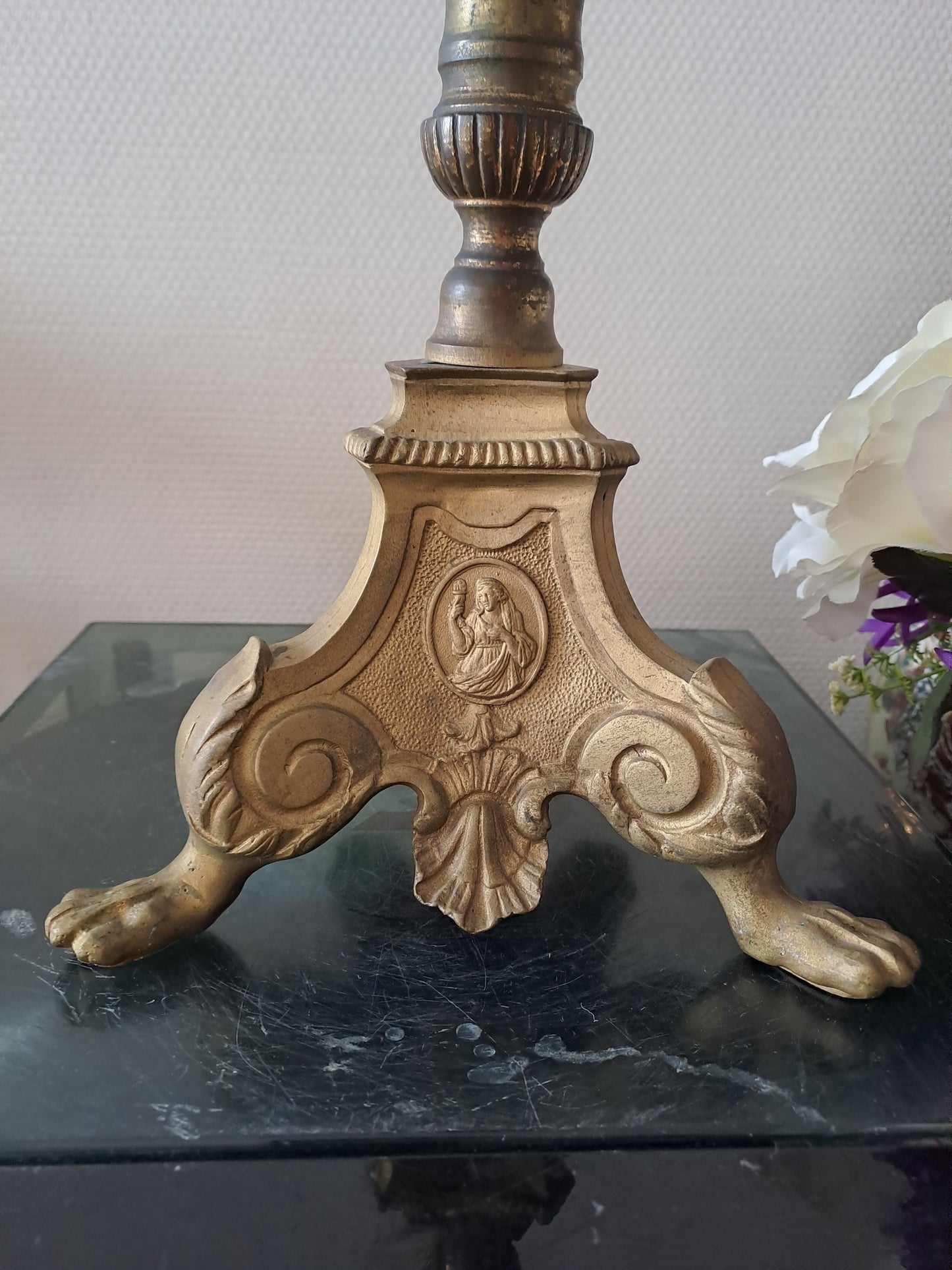 Pique cierge D'Église. En laiton et bronze.