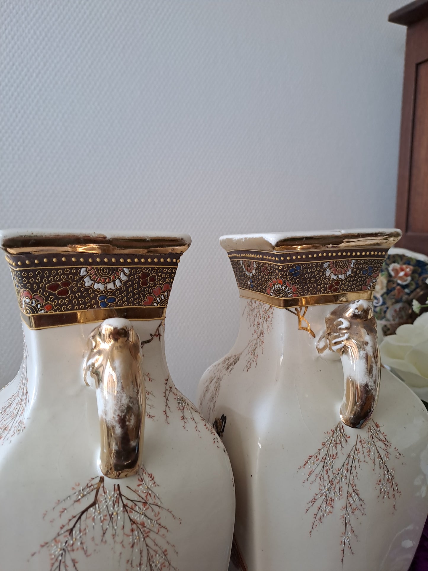 Paire de Vases En Porcelaine japonaise.