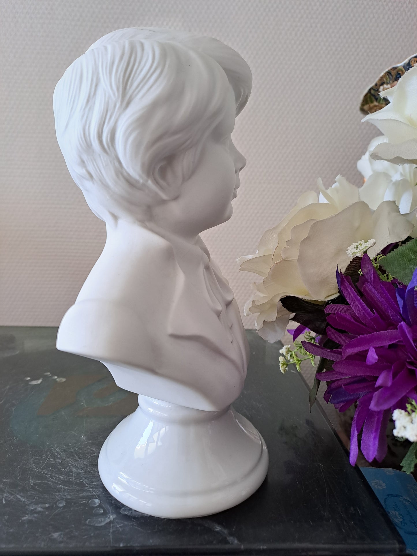 Buste garçon. Porcelaine et biscuits. Sambo.