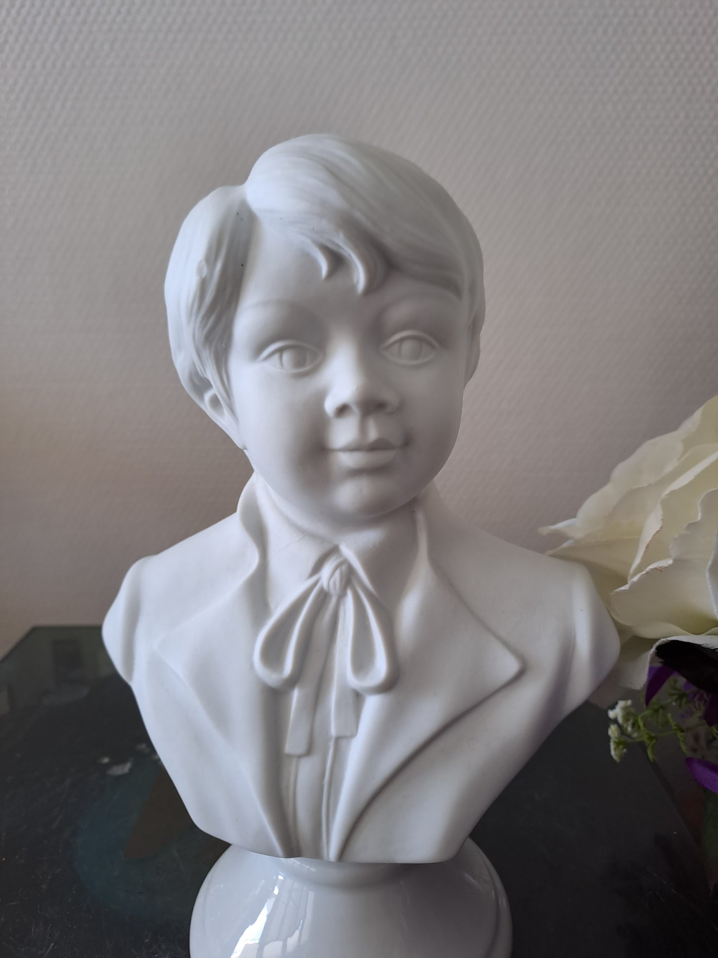 Buste garçon. Porcelaine et biscuits. Sambo.