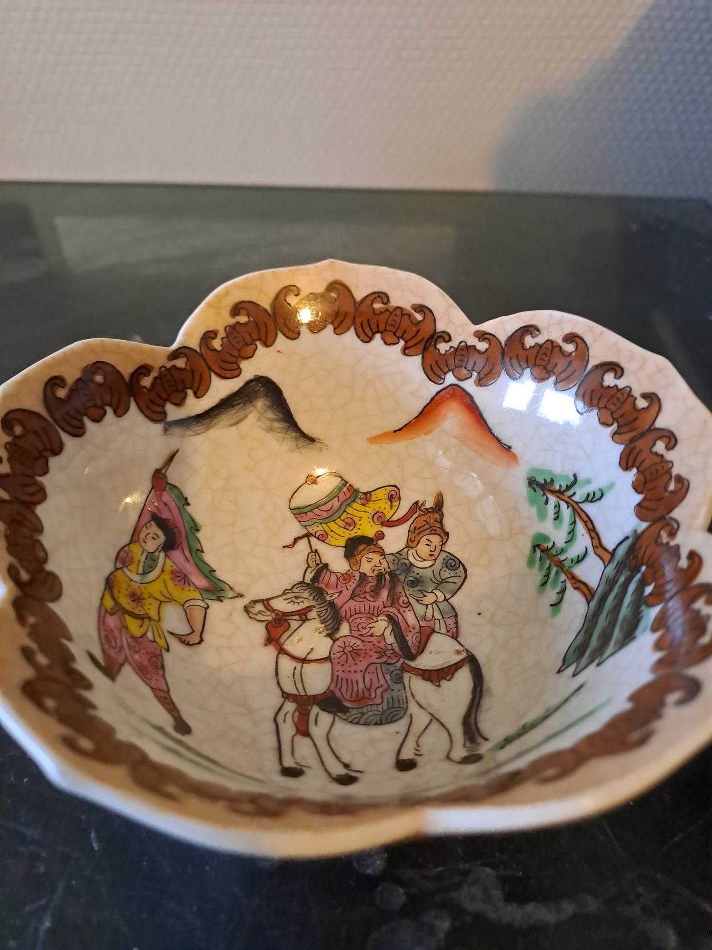 Bol Riz Chinois 1. Porcelaine. Peint à la main. Asiatique. Signé En Rouge. Ancien decoration vintage.