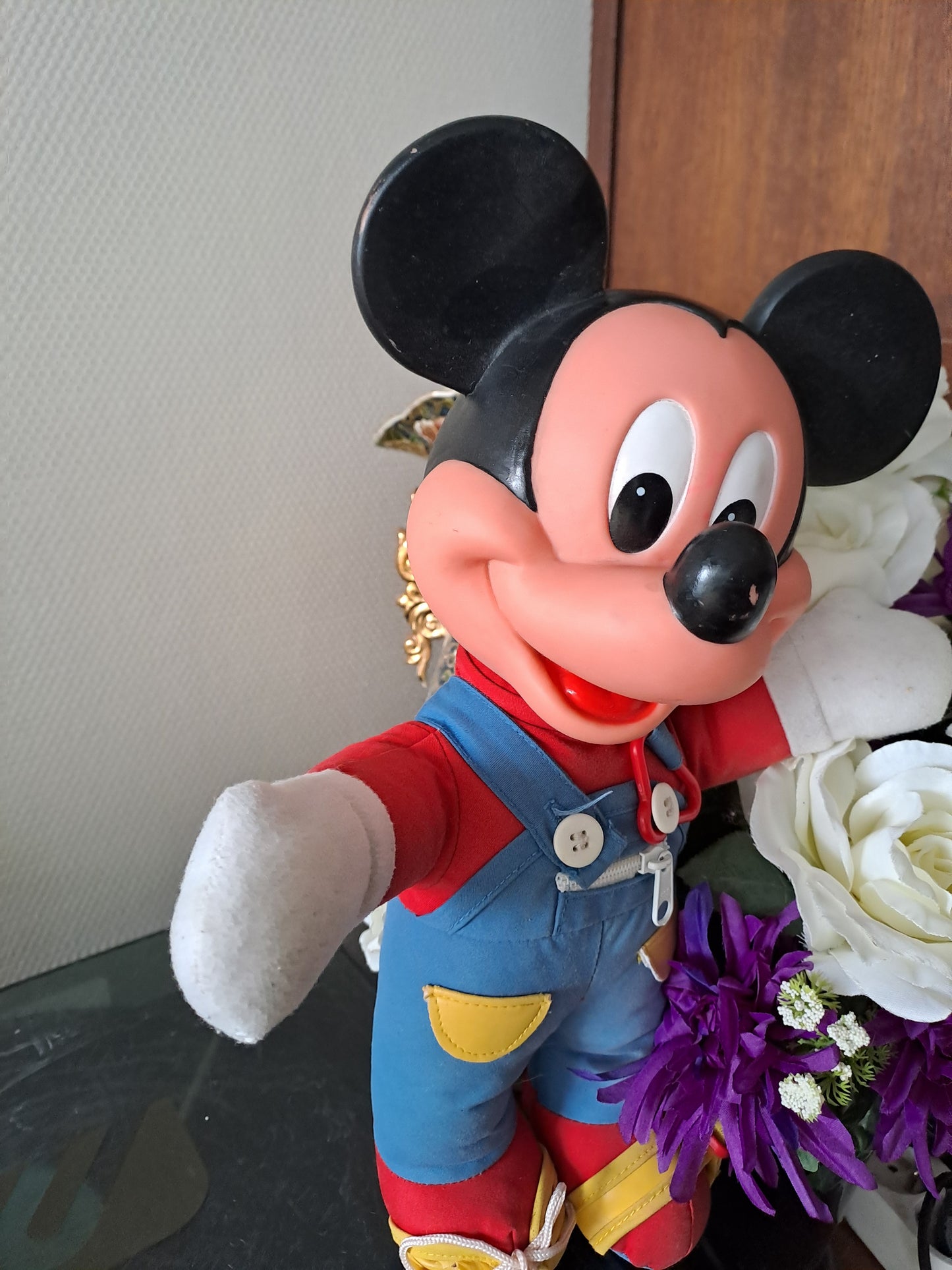 Disney. Mickey Mouse. Vintage. Matel. 37 cm X 18 cm.