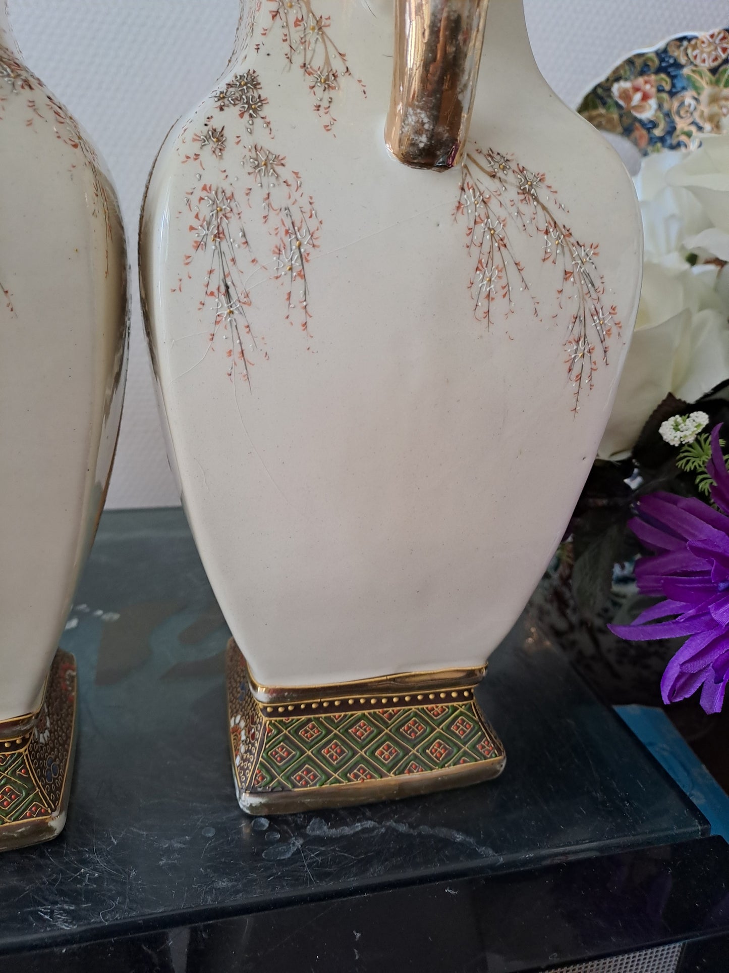 Paire de Vases En Porcelaine japonaise.