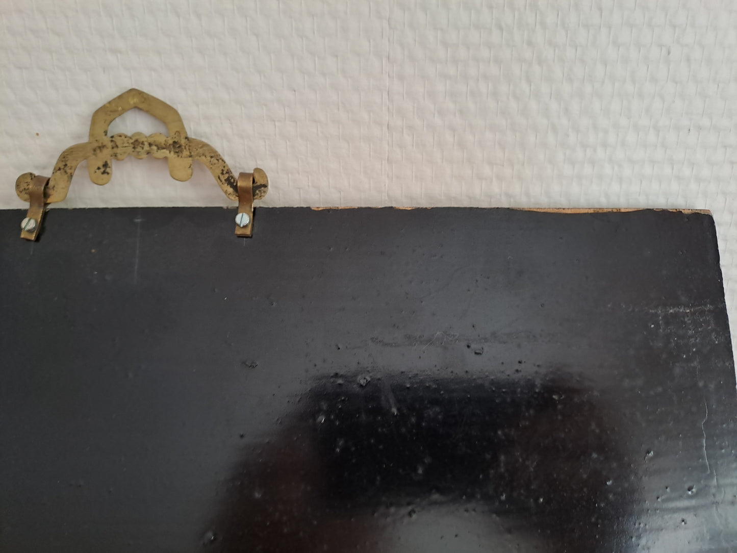 Tableau En Laque Noir Avec Incrustations. Figurant Une Scène avec Geishas.