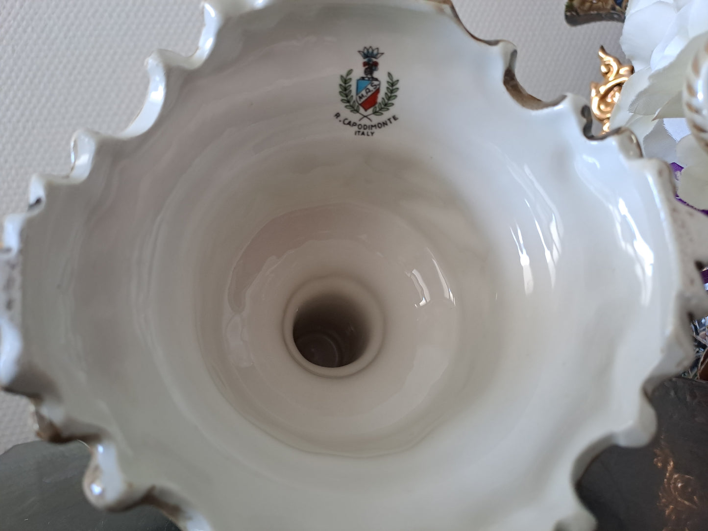 Serviteur de table. Capodimonte. Italy. Salerons. Vinaigrier et huilier.