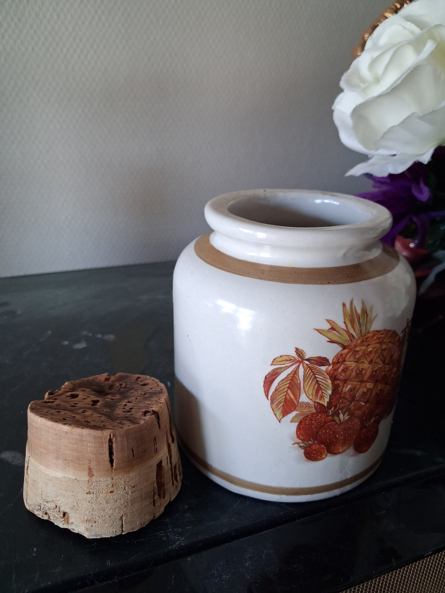 Pot en gres ananas fraises estampilles. Ancienne decoration vintage shabby
