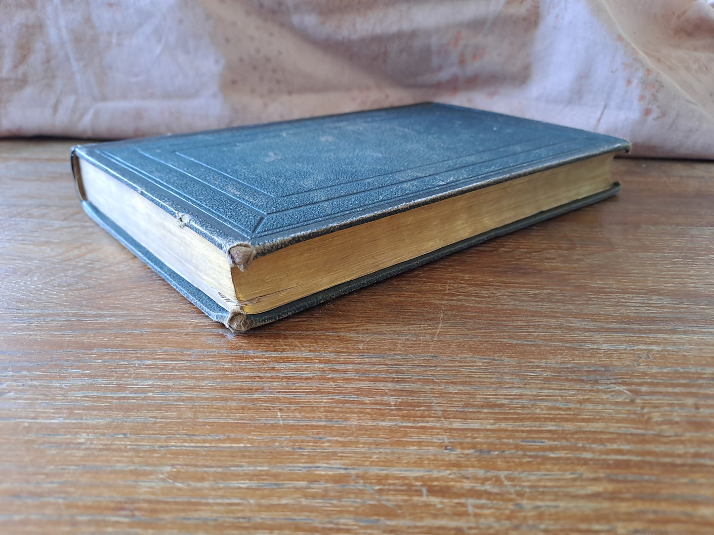 Vies des Saints pour tous les jours de l'année avec une pratique de piété pour chaque jour. Par F. P. B. 1867. Ancien livre vintage.