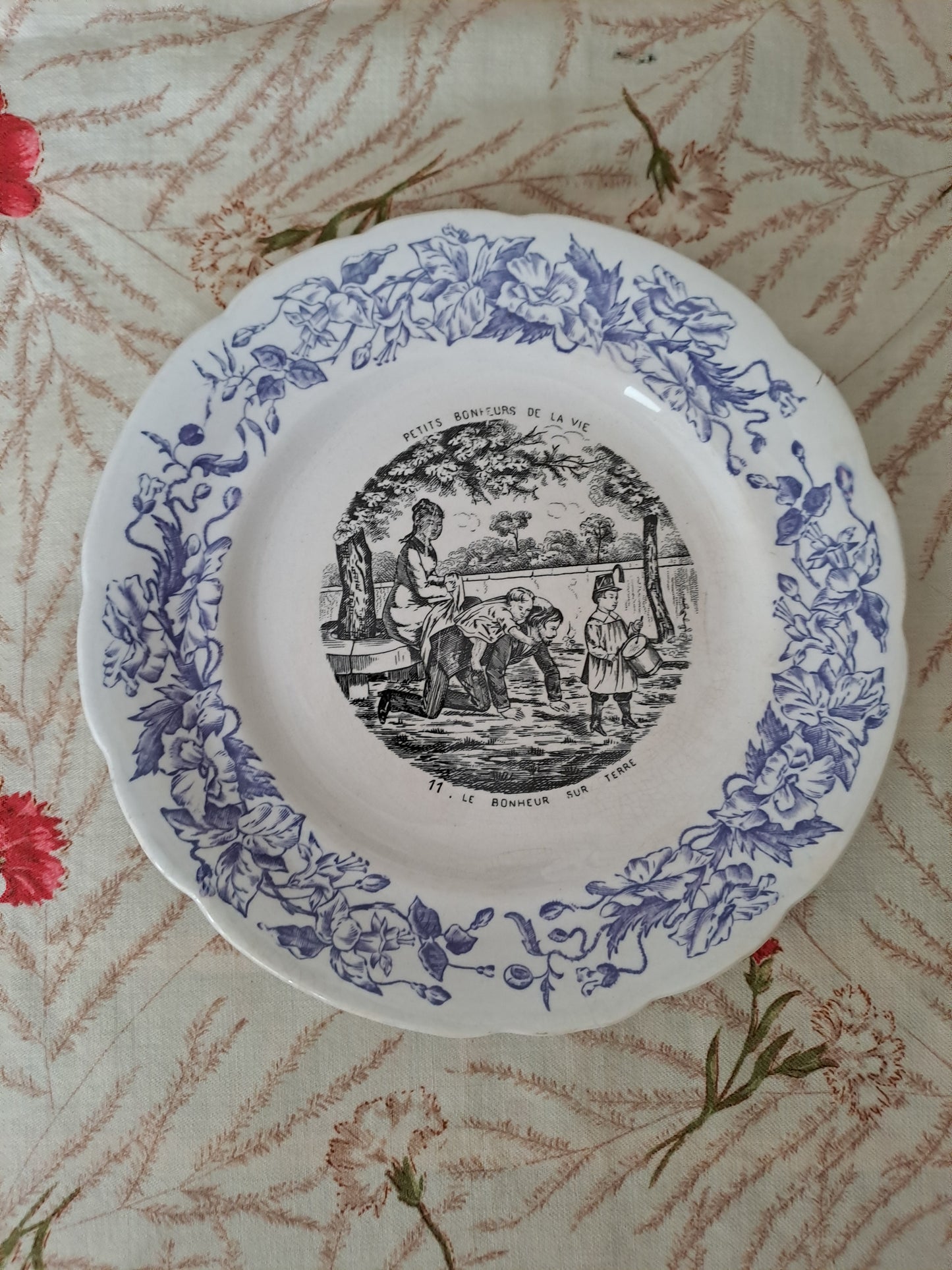 Assiette décorative Parlante. Les petits bonheurs de la vie. N°11. Choisy Le Roi.