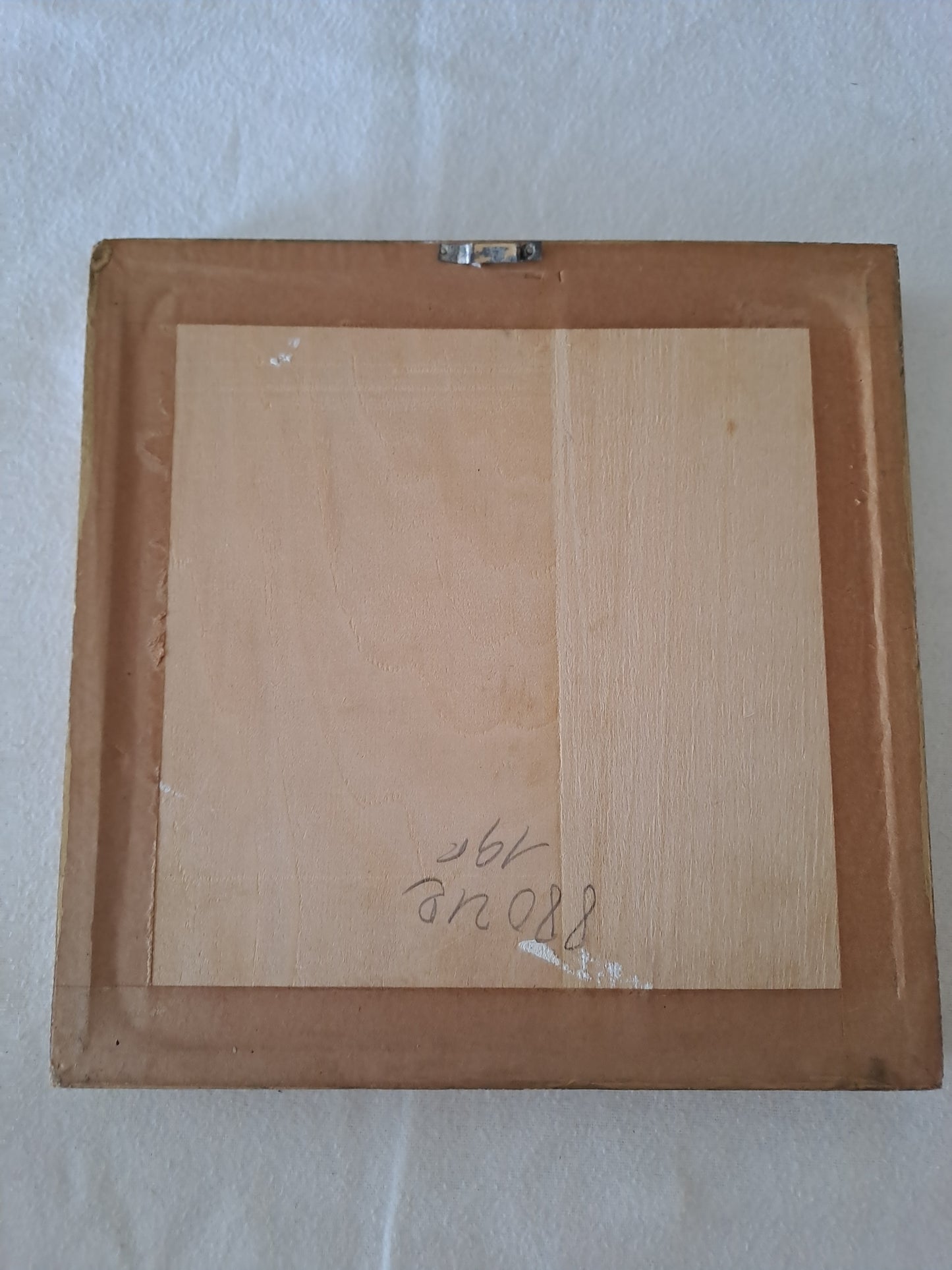 Cadre Représentant un oiseau blanc fabriqué avec de véritables plumes.