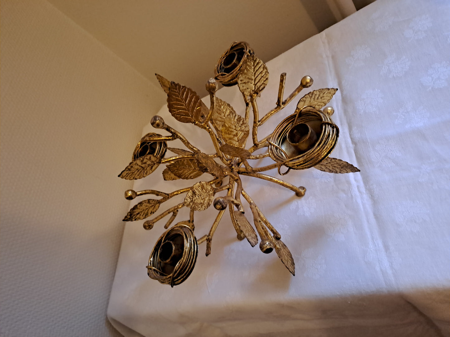 Bougeoirs 4 feux. Feuilles doré. Ancien décoration vintage.