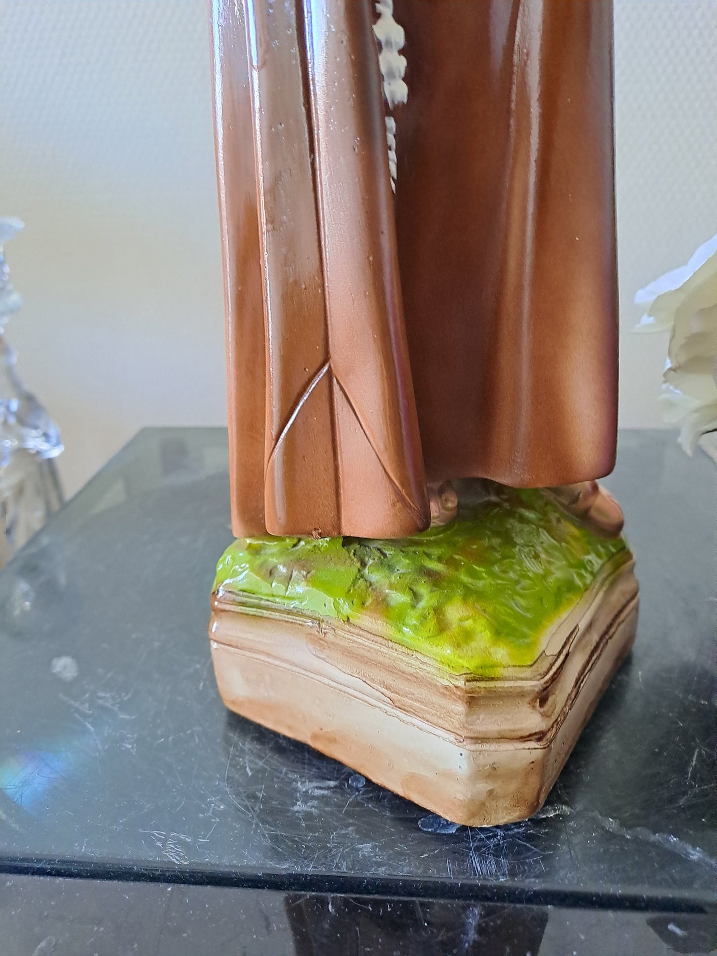 Statue Saint Antoine de Padoue signé en céramique. 41 cm.