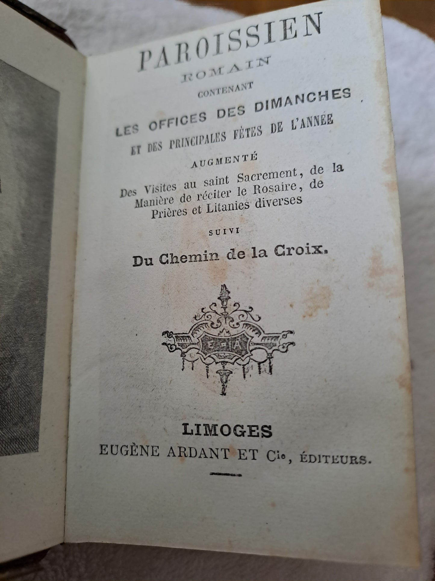 Paroissien romain contenant les offices des dimanches......