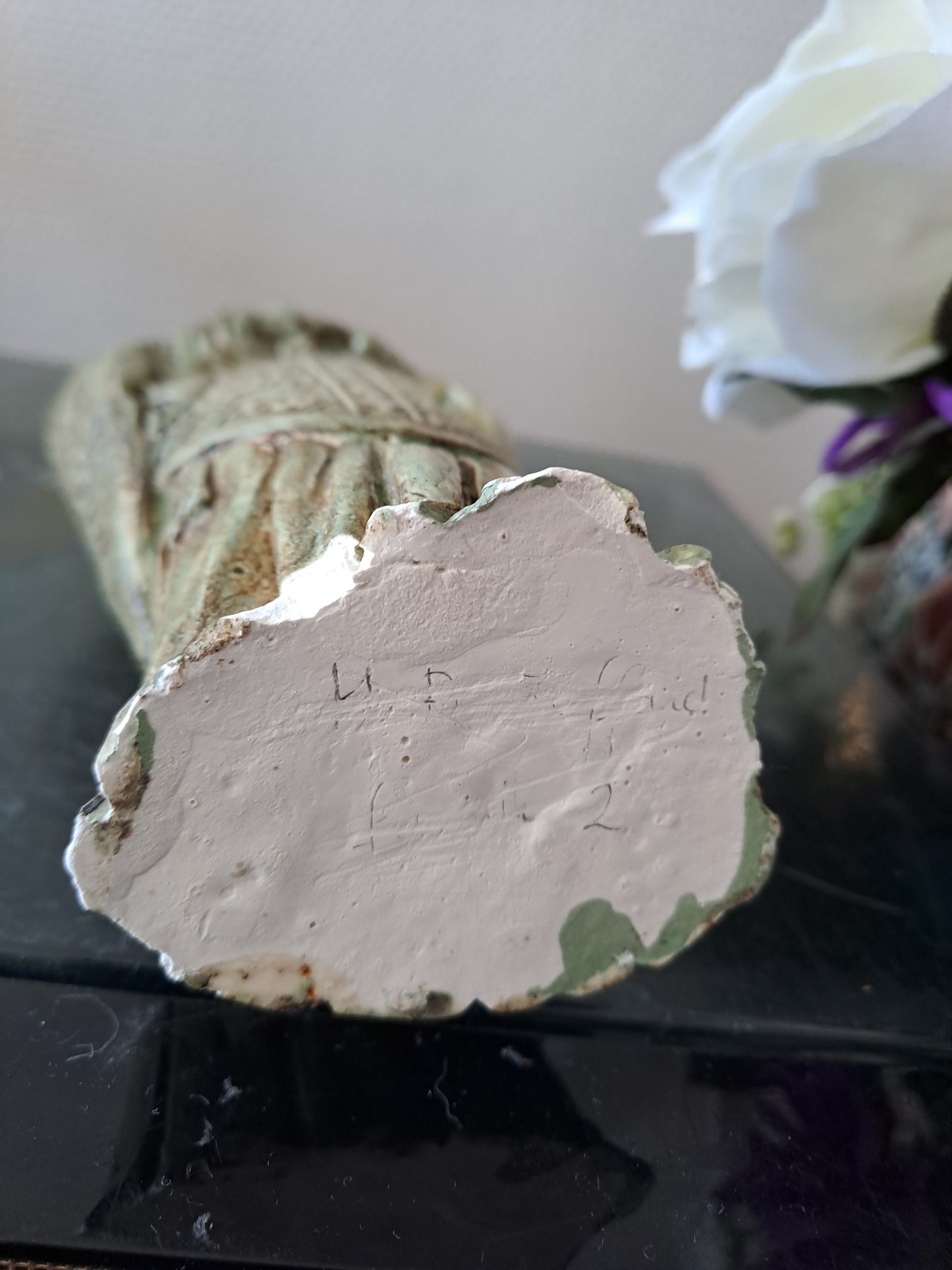 Statue en plâtre. Saint curé d'ars. Saint Jean-Marie Vianney.