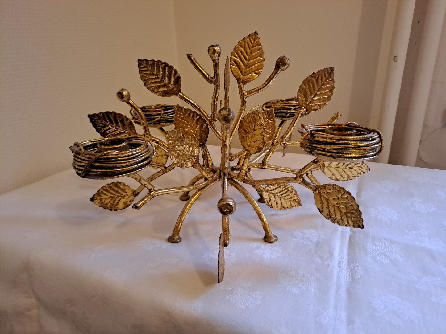 Bougeoirs 4 feux. Feuilles doré. Ancien décoration vintage.