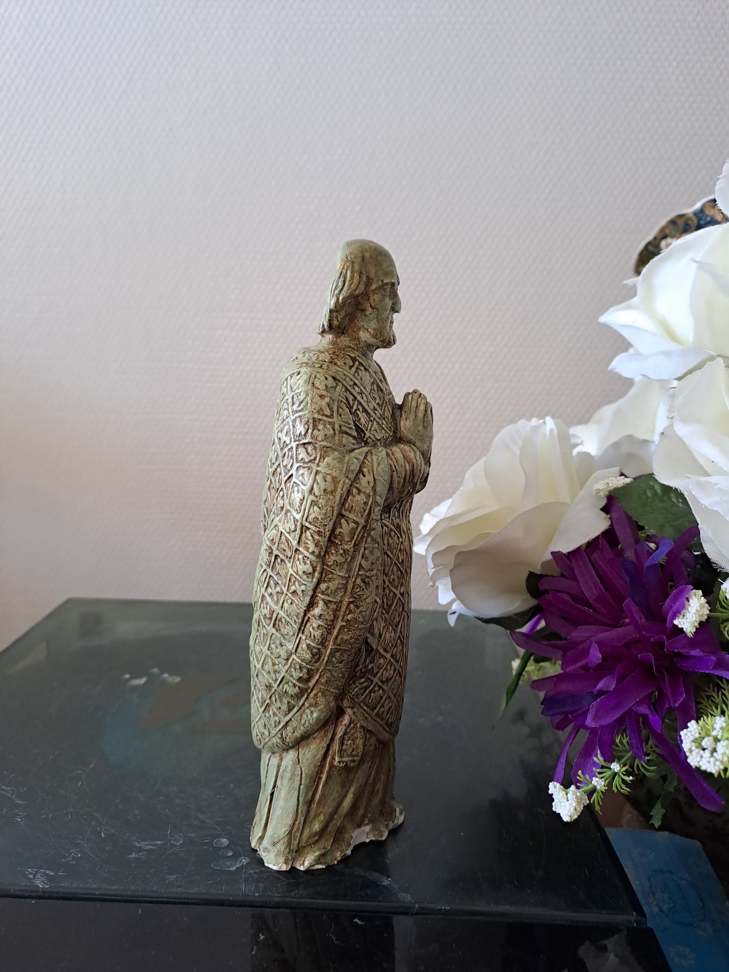 Statue en plâtre. Saint curé d'ars. Saint Jean-Marie Vianney.