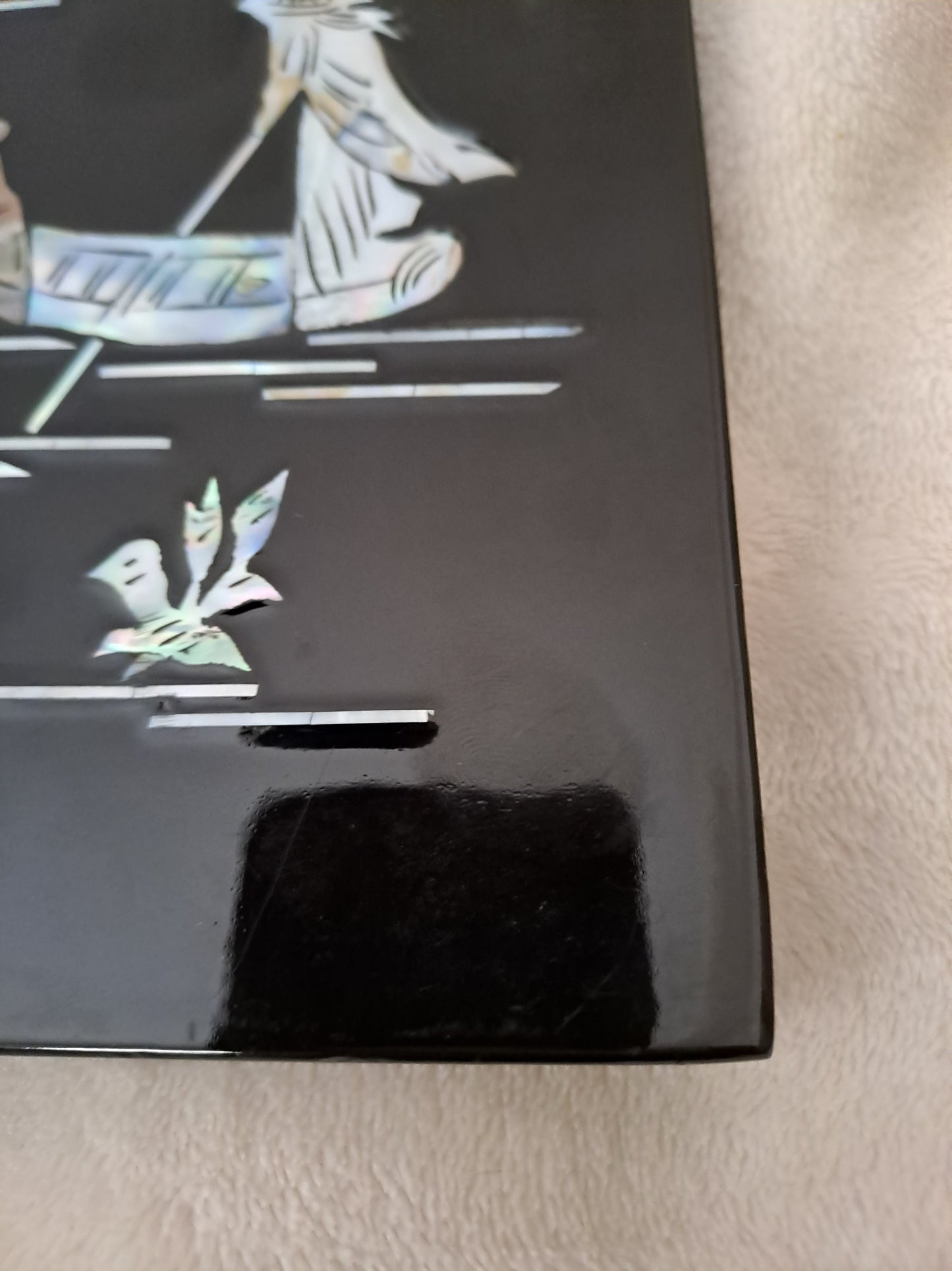 Panneau De Laque Marquetés Instration De Nacre.