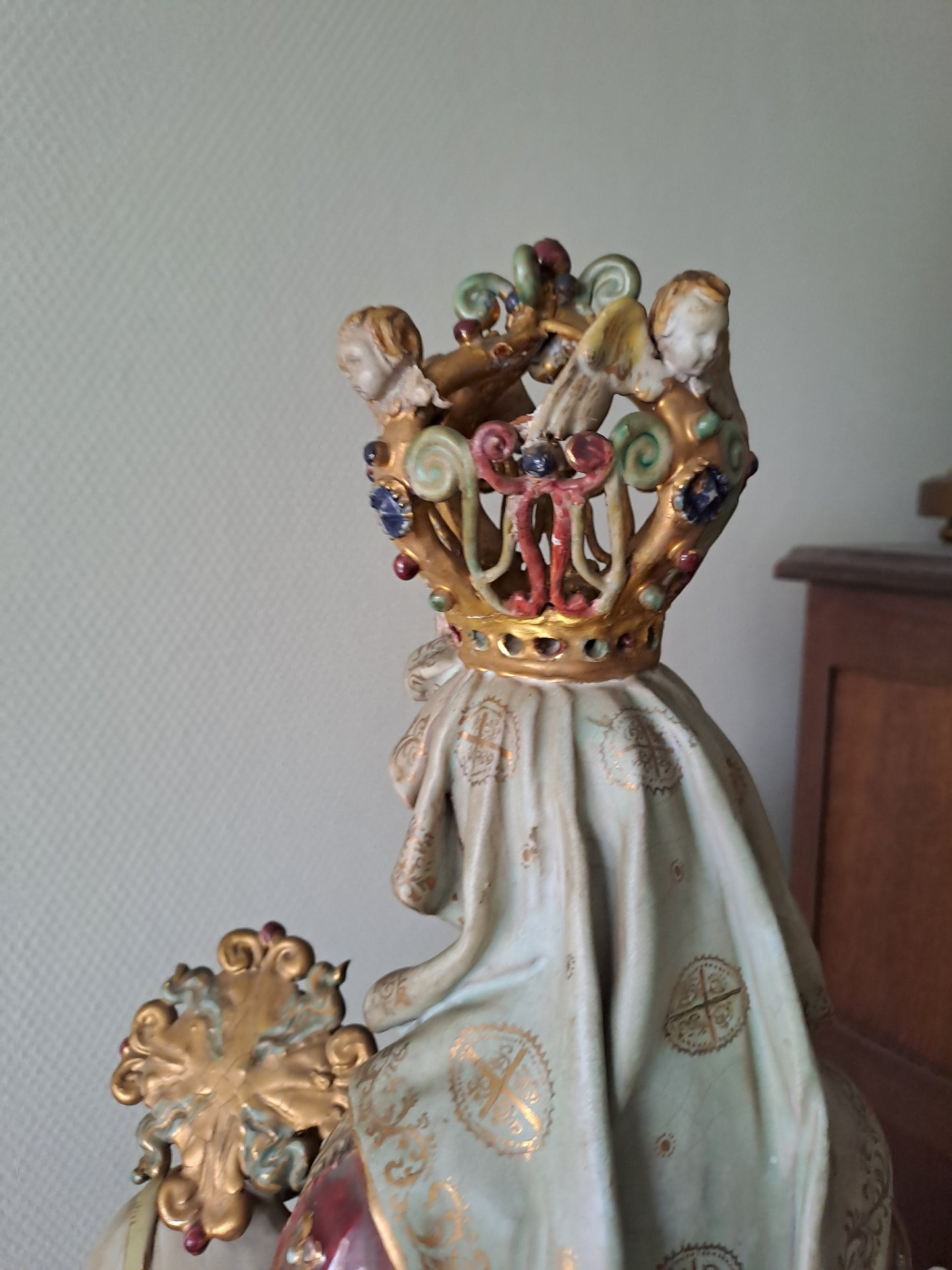 Eugenio Pattarino statue représentant la Sainte Vierge Marie Portant L'enfant Jesus Dans Les Bras. 74 cm de haut. Années 1920 / 1930. Ancien Vintage catholique.