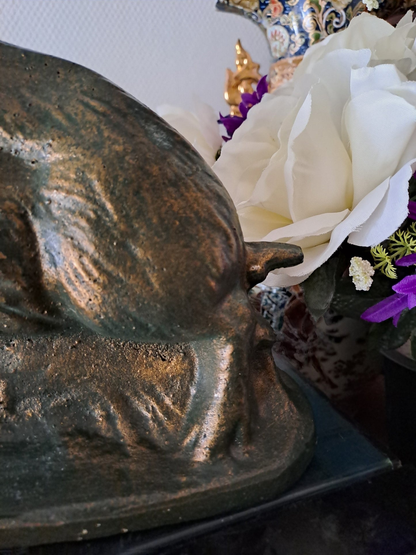 Statue représentant une sanglier. 18 cm x 28 cm x 10 cm.