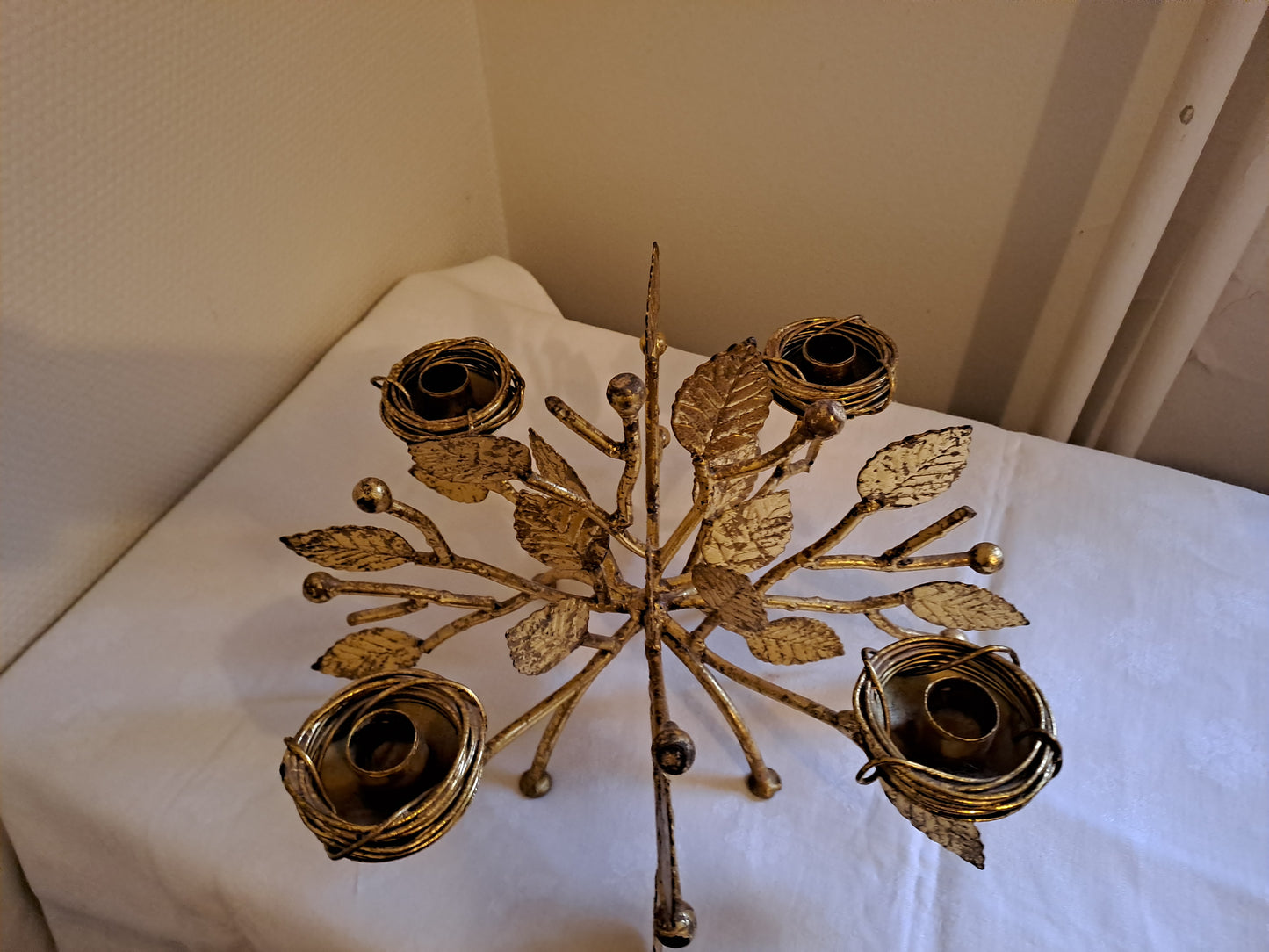 Bougeoirs 4 feux. Feuilles doré. Ancien décoration vintage.