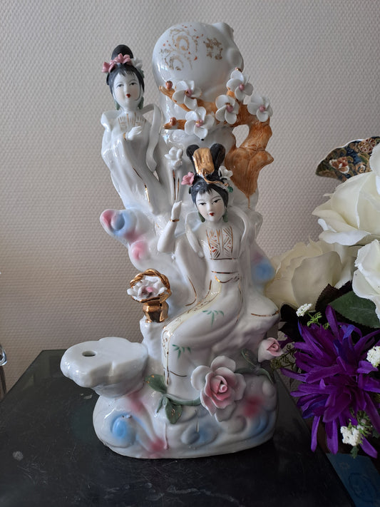 Statue geishas. Porcelaine et biscuits. Pied de lampe.