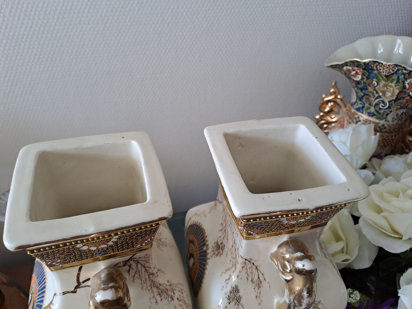 Paire de Vases En Porcelaine japonaise.