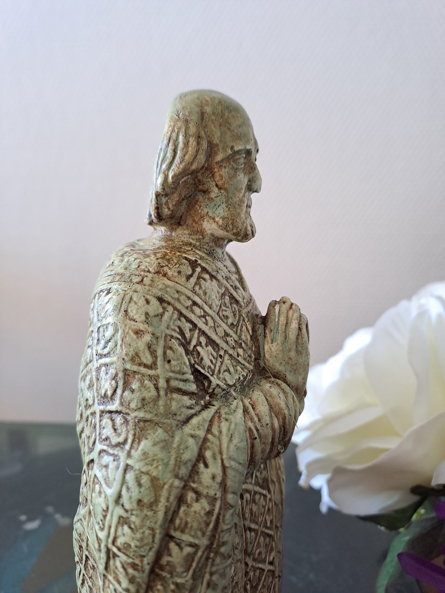 Statue en plâtre. Saint curé d'ars. Saint Jean-Marie Vianney.